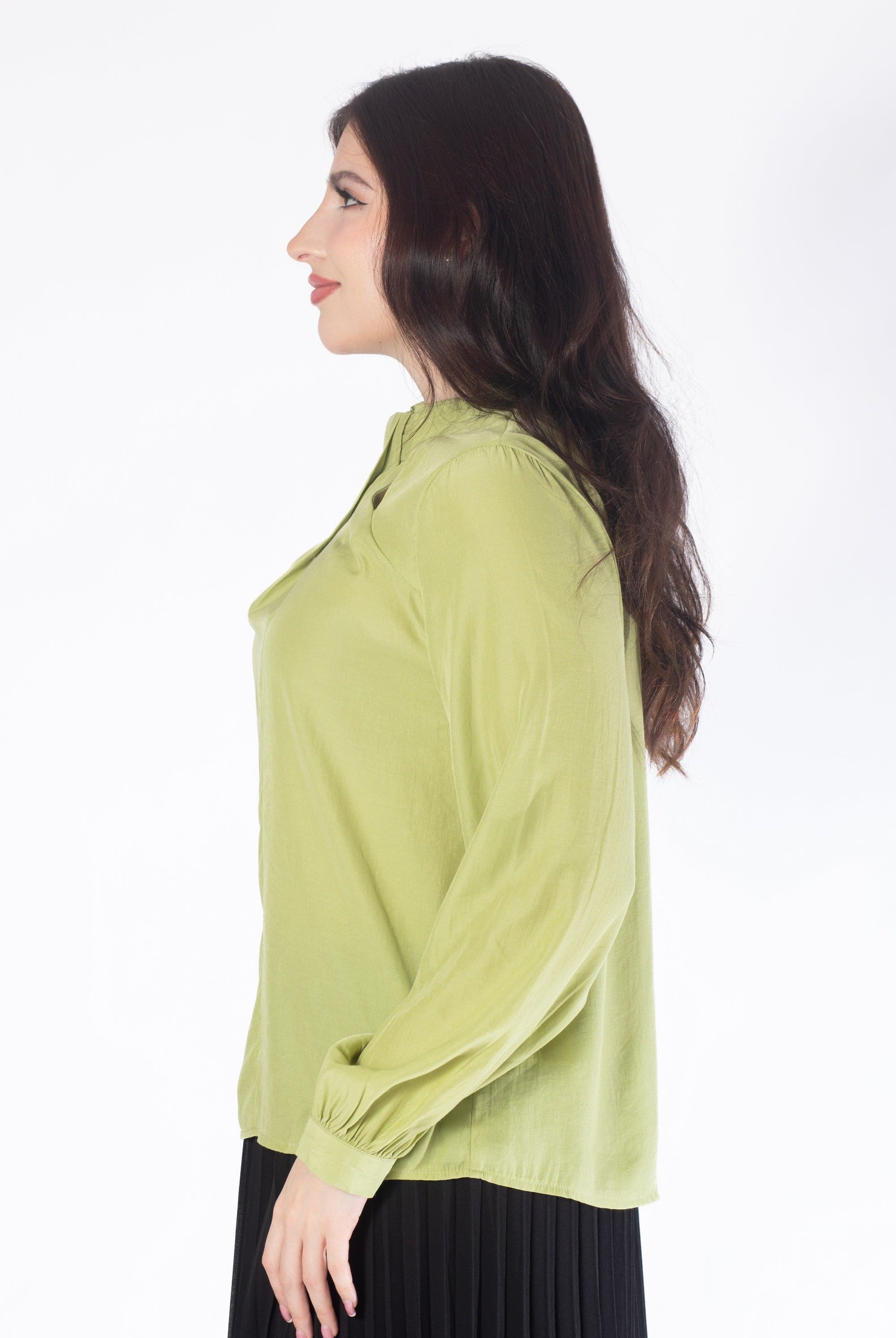 بلوزة سادة بفتحتين كم طويل نسائي