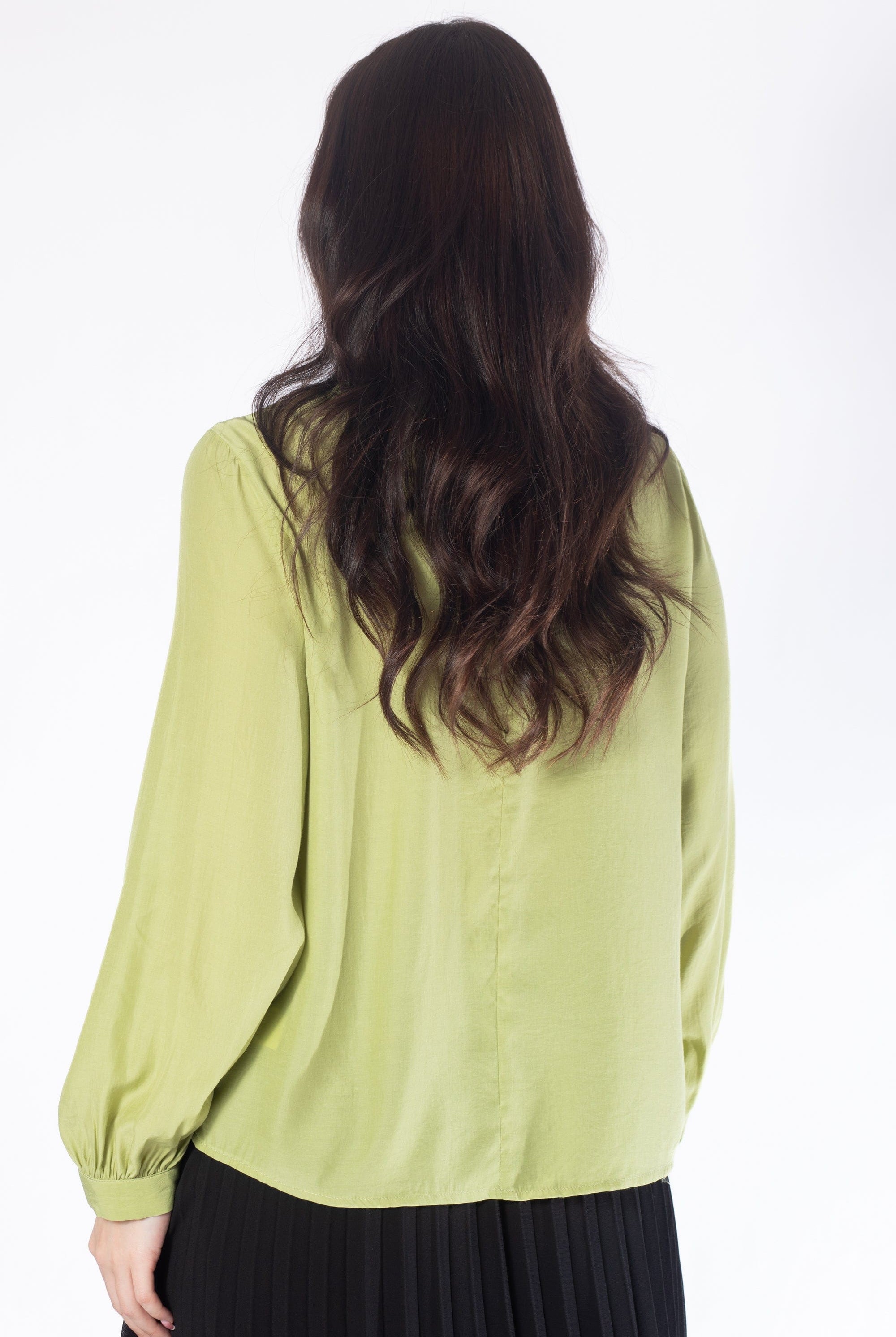 بلوزة سادة بفتحتين كم طويل نسائي