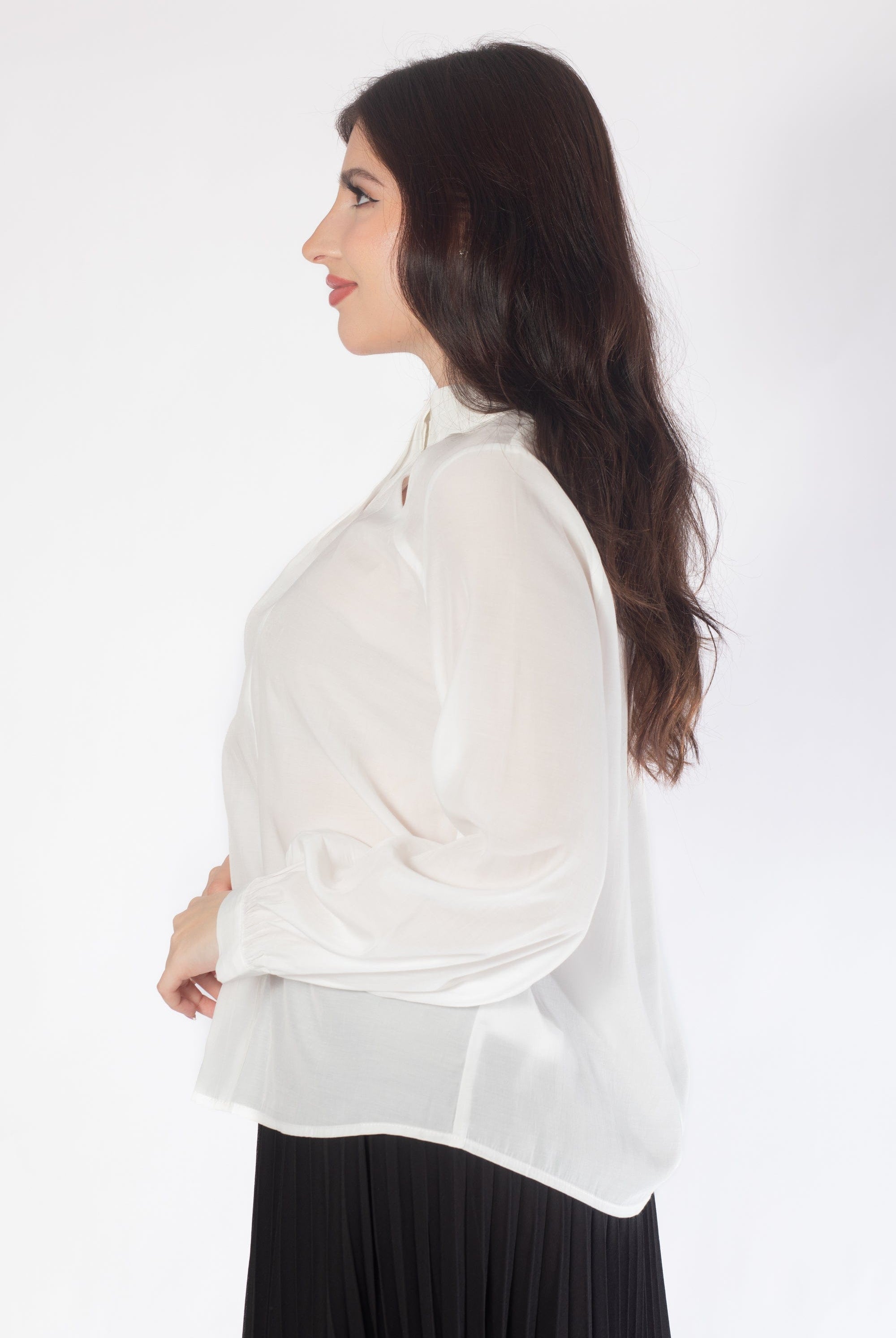 بلوزة سادة بفتحتين كم طويل نسائي