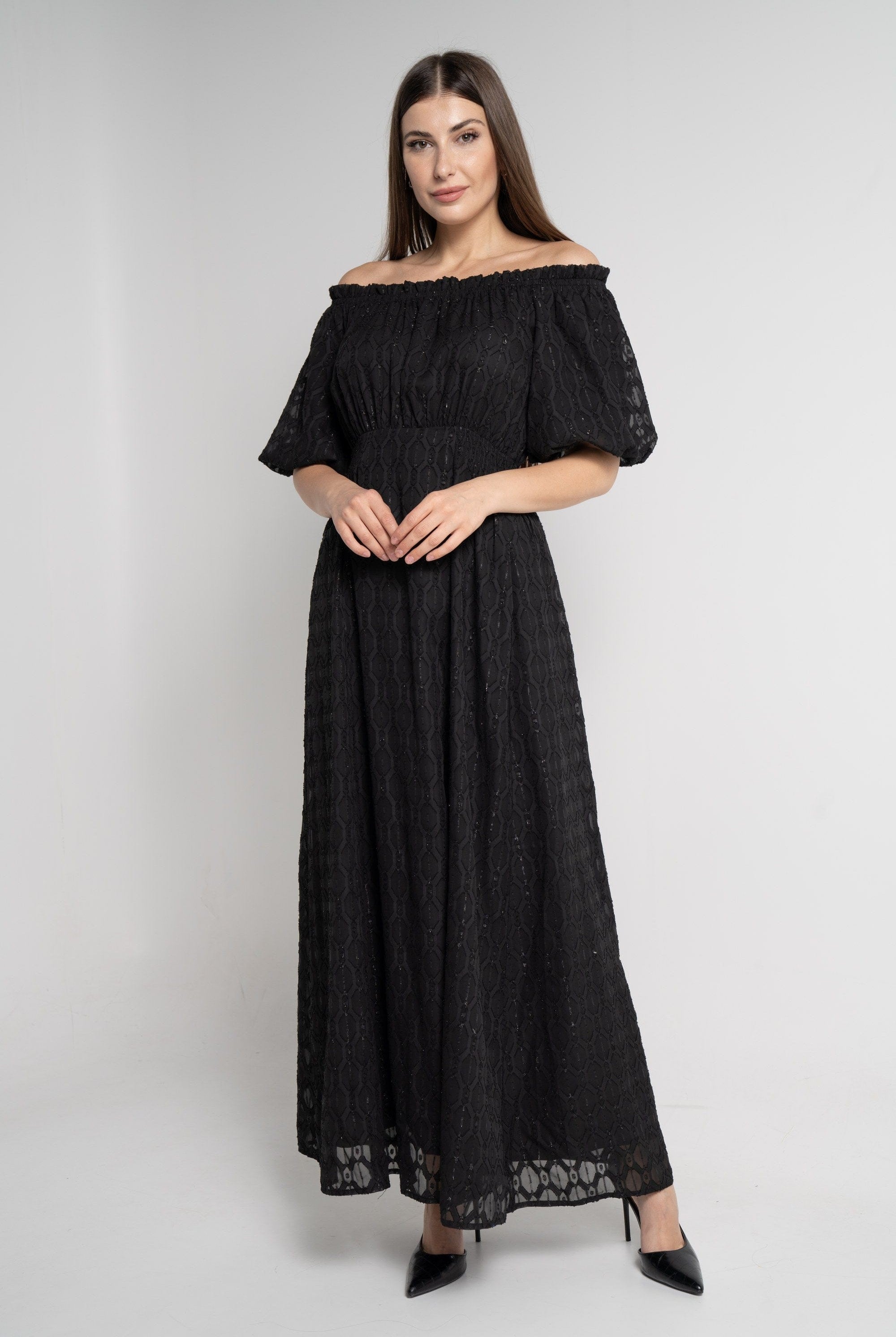 ميكا فستان ماكسي بأكمام قصيرة أوف شولدر مطرز