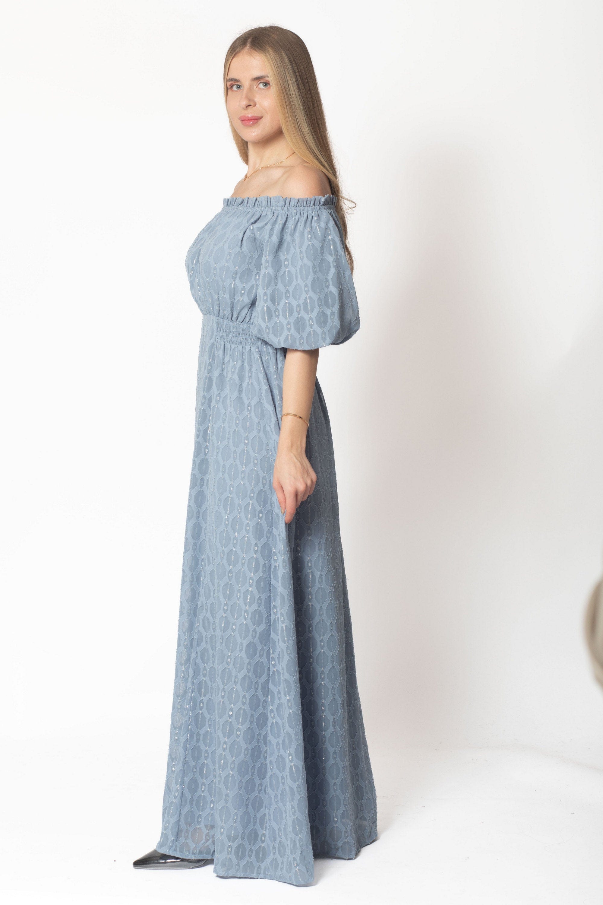 ميكا فستان ماكسي بأكمام قصيرة أوف شولدر مطرز