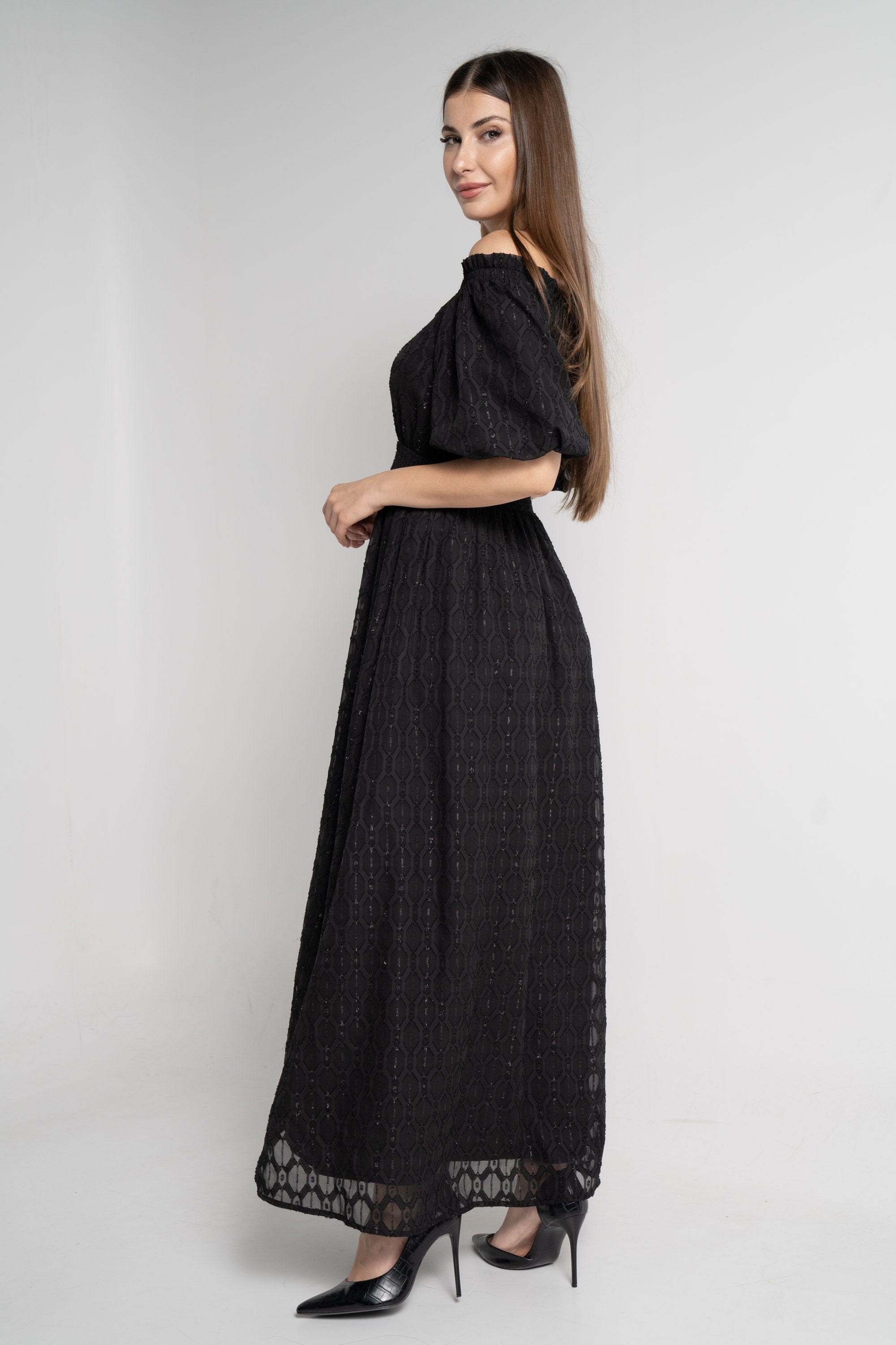 ميكا فستان ماكسي بأكمام قصيرة أوف شولدر مطرز