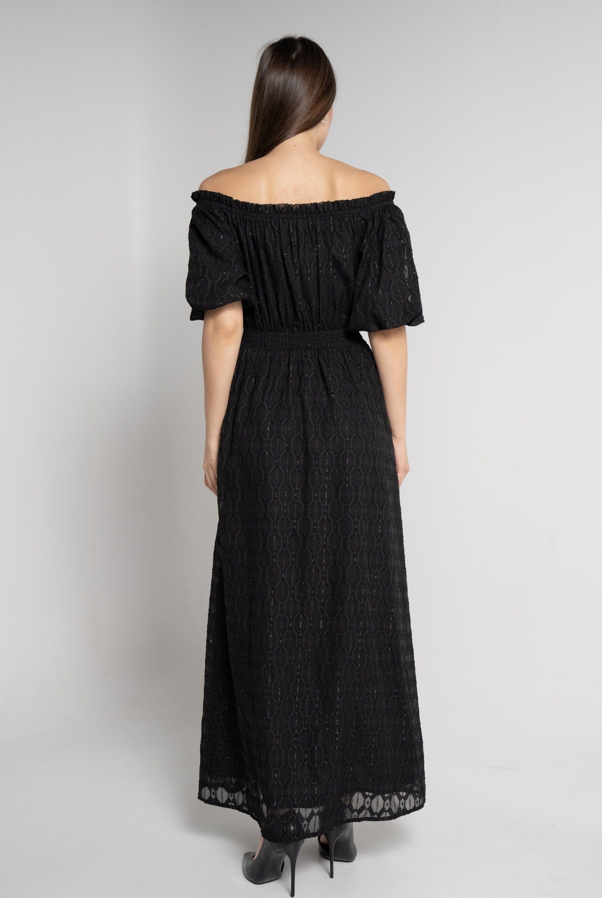 ميكا فستان ماكسي بأكمام قصيرة أوف شولدر مطرز