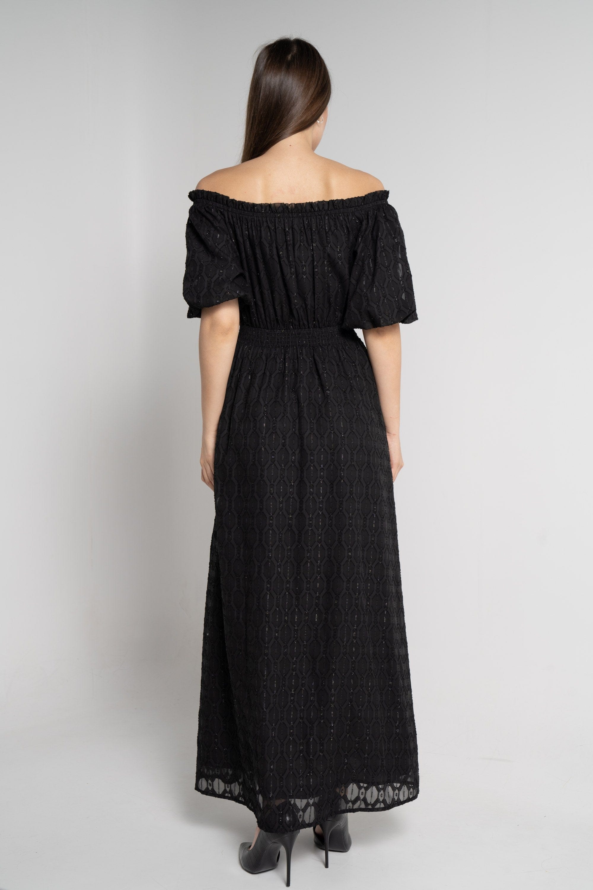 ميكا فستان ماكسي بأكمام قصيرة أوف شولدر مطرز