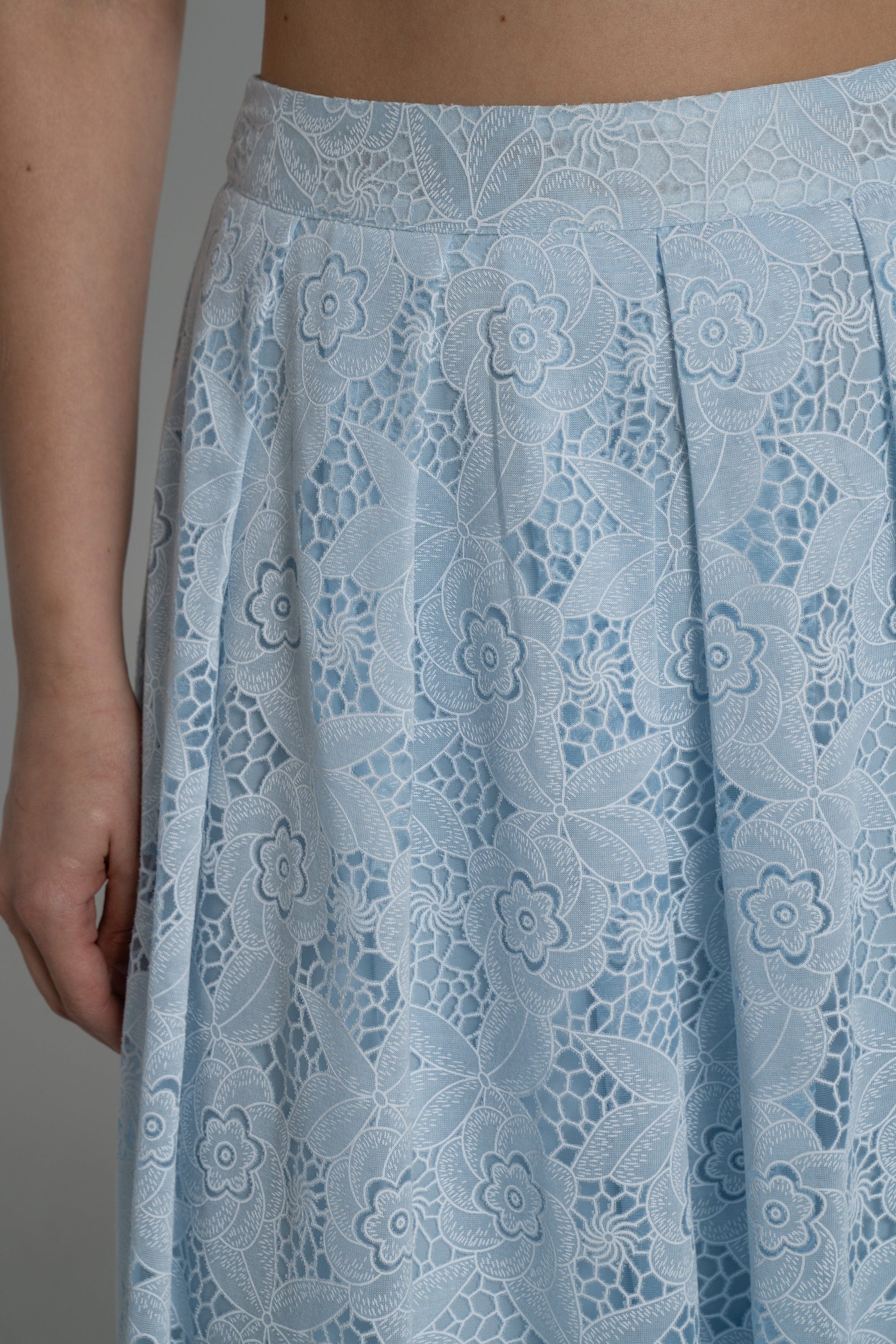 ميكا تنورة ميدي نسائية بتطريز مخرم