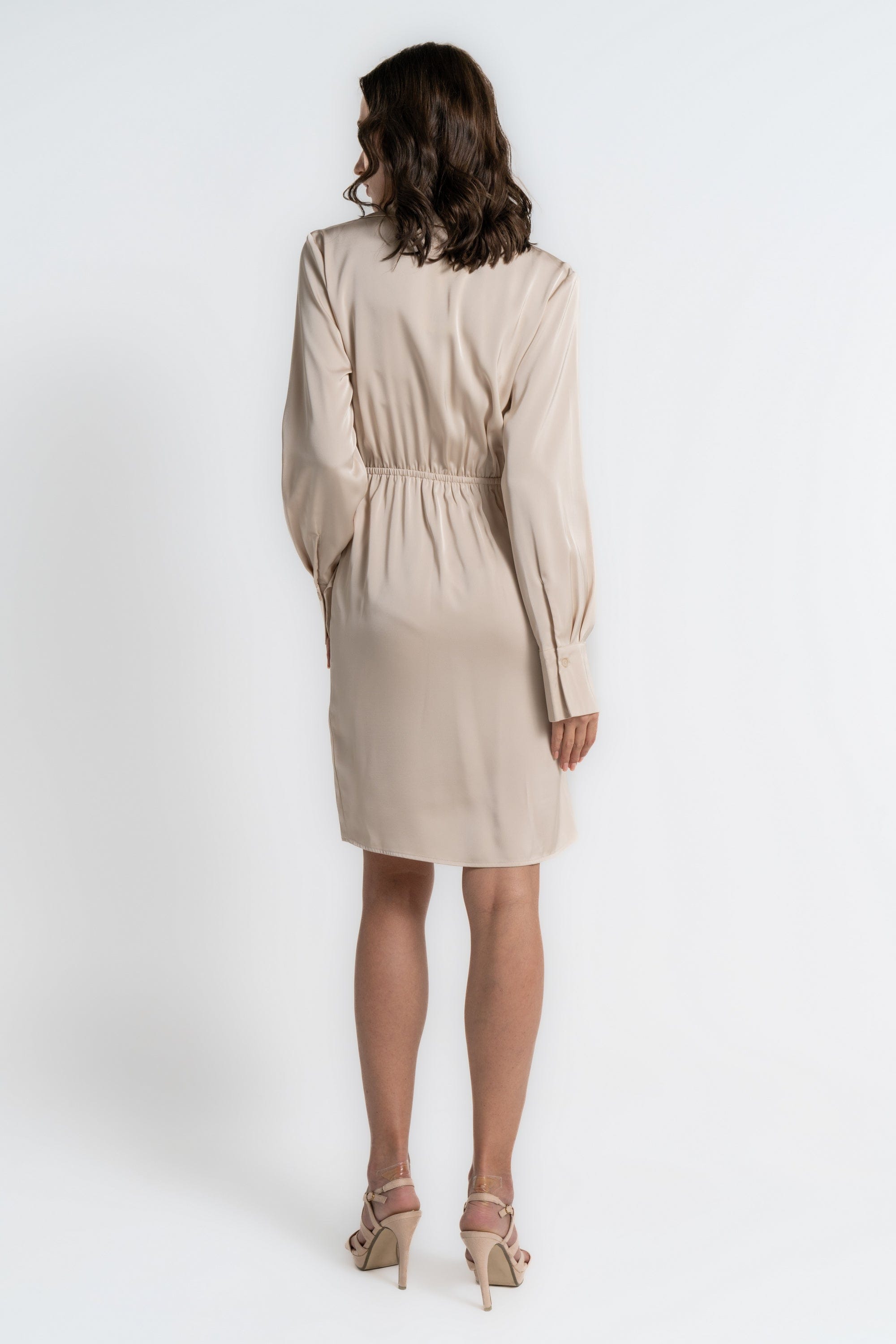 ميكا فستان لف بطول الركبة سادة طويل الأكمام