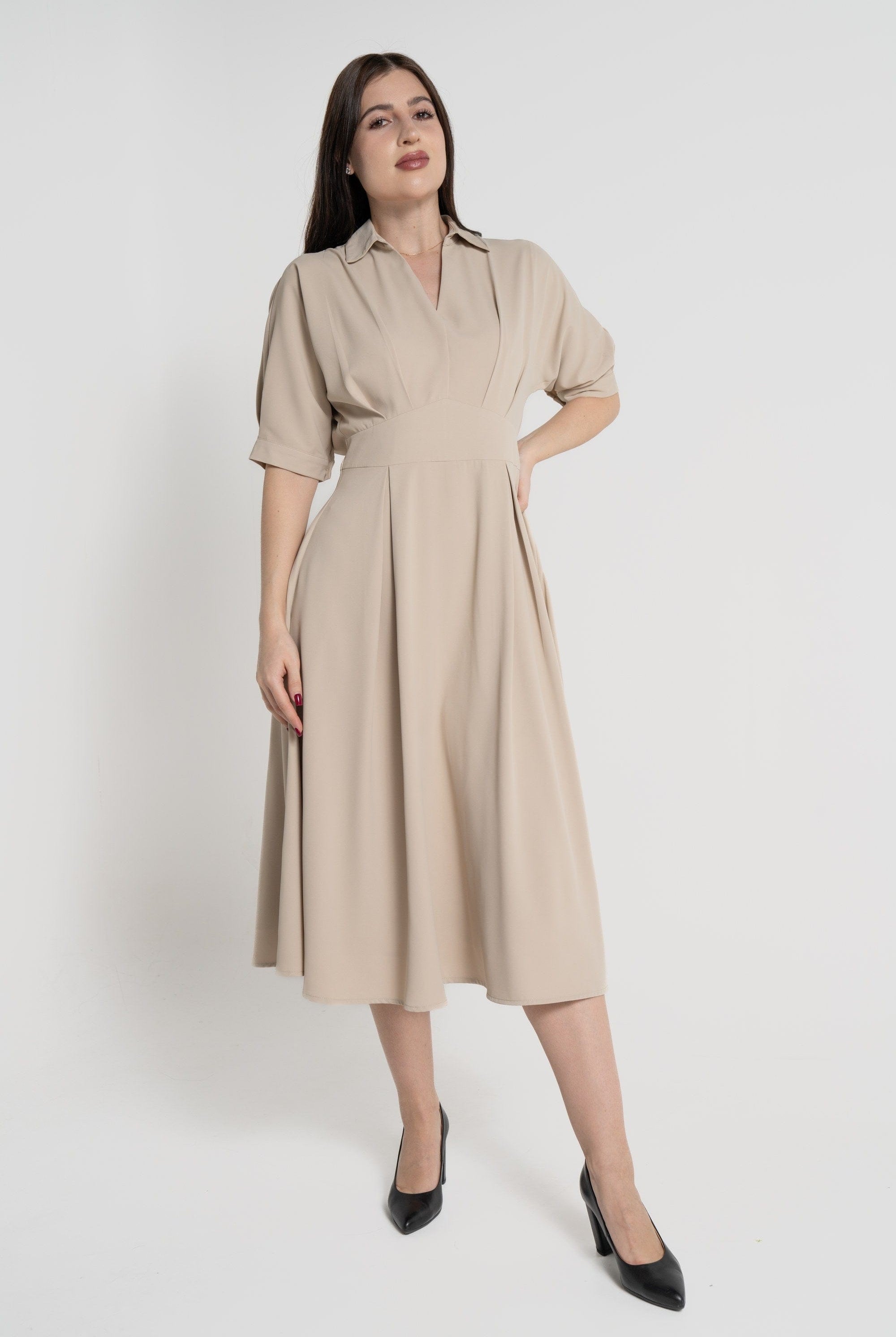 ميكا فستان ميدي بأكمام قصيرة بكسرات مخصر