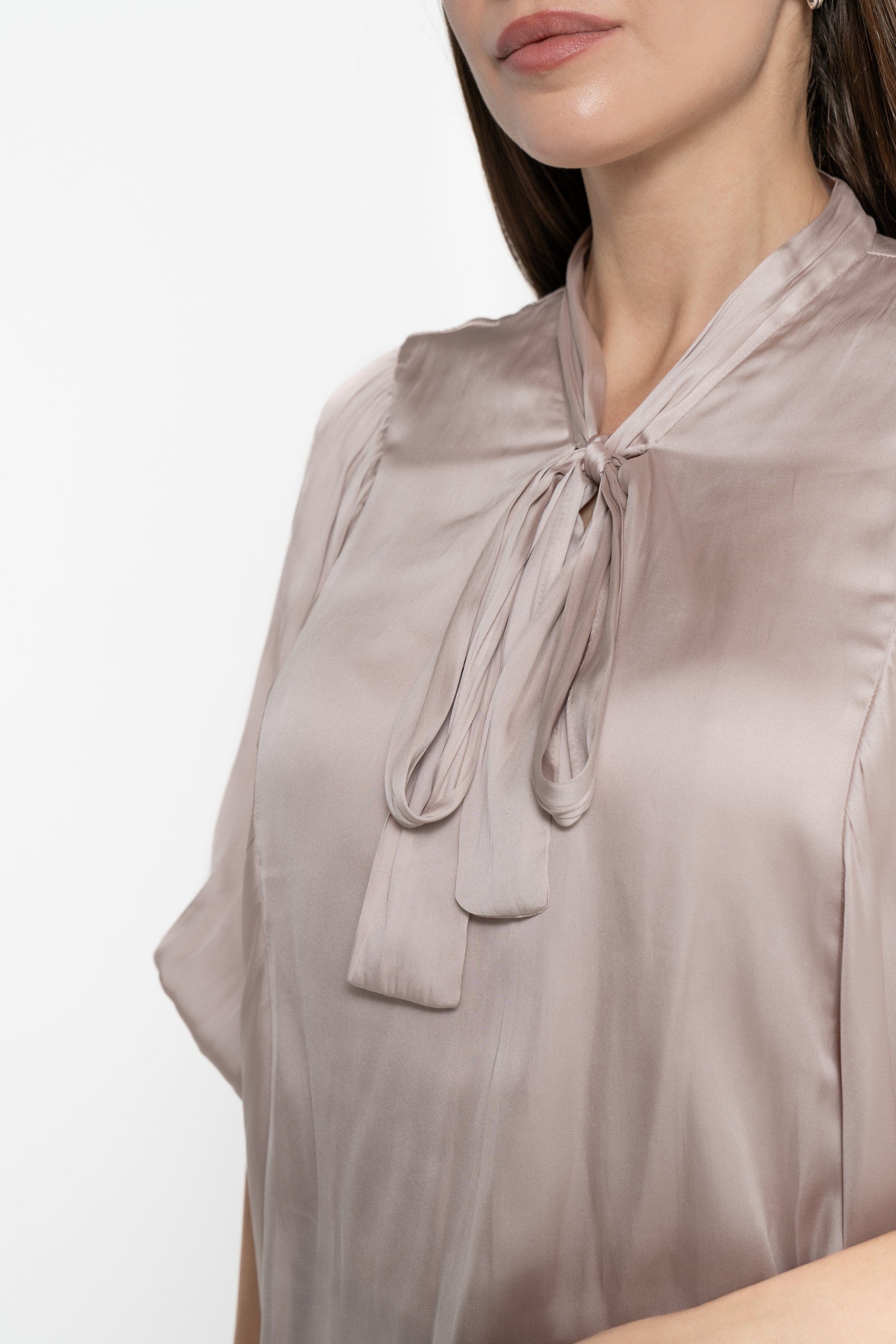 ميكا بلوزة بأكمام 3/4 بف سادة برباط أمامي نسائي