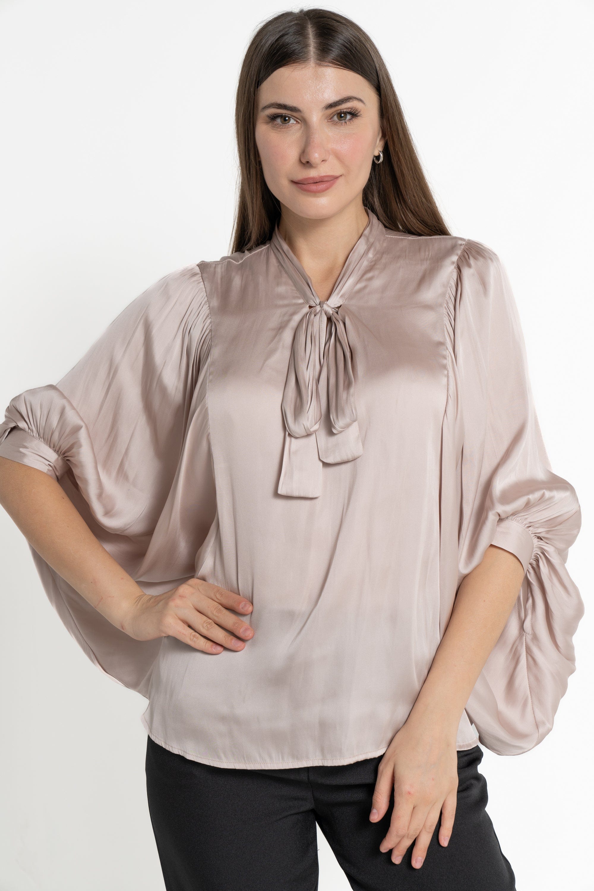 ميكا بلوزة بأكمام 3/4 بف سادة برباط أمامي نسائي