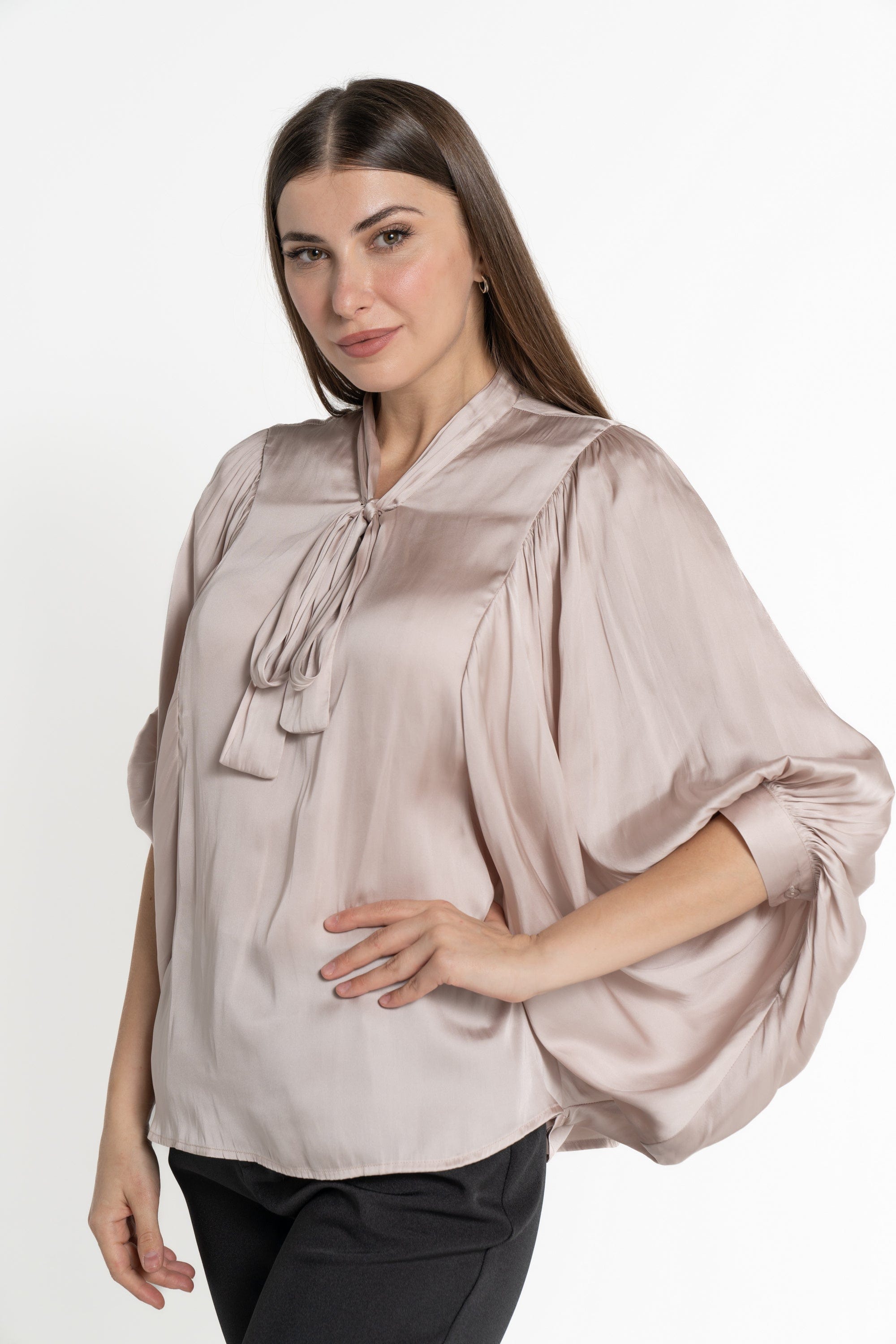 ميكا بلوزة بأكمام 3/4 بف سادة برباط أمامي نسائي