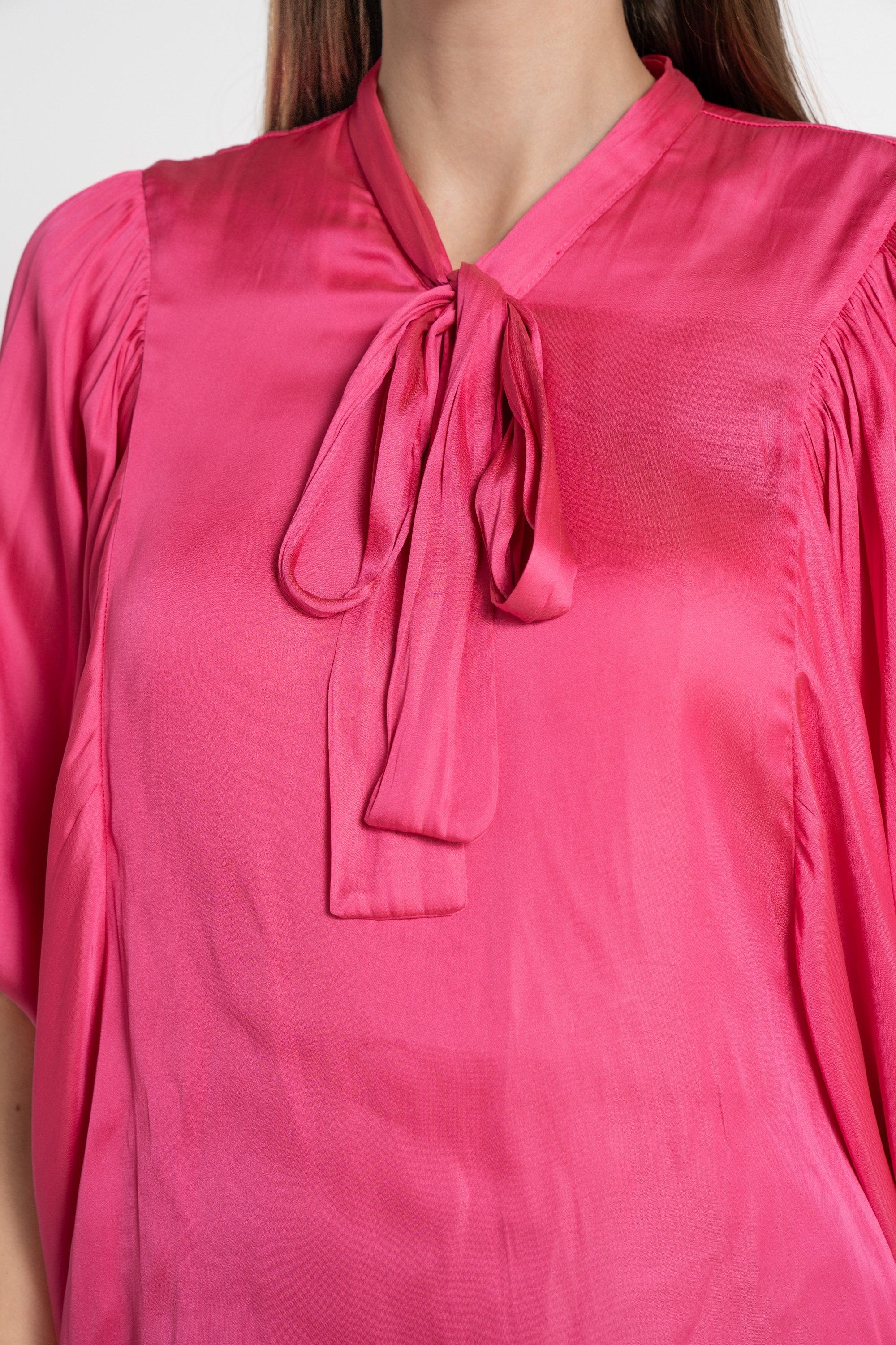 ميكا بلوزة بأكمام 3/4 بف سادة برباط أمامي نسائي