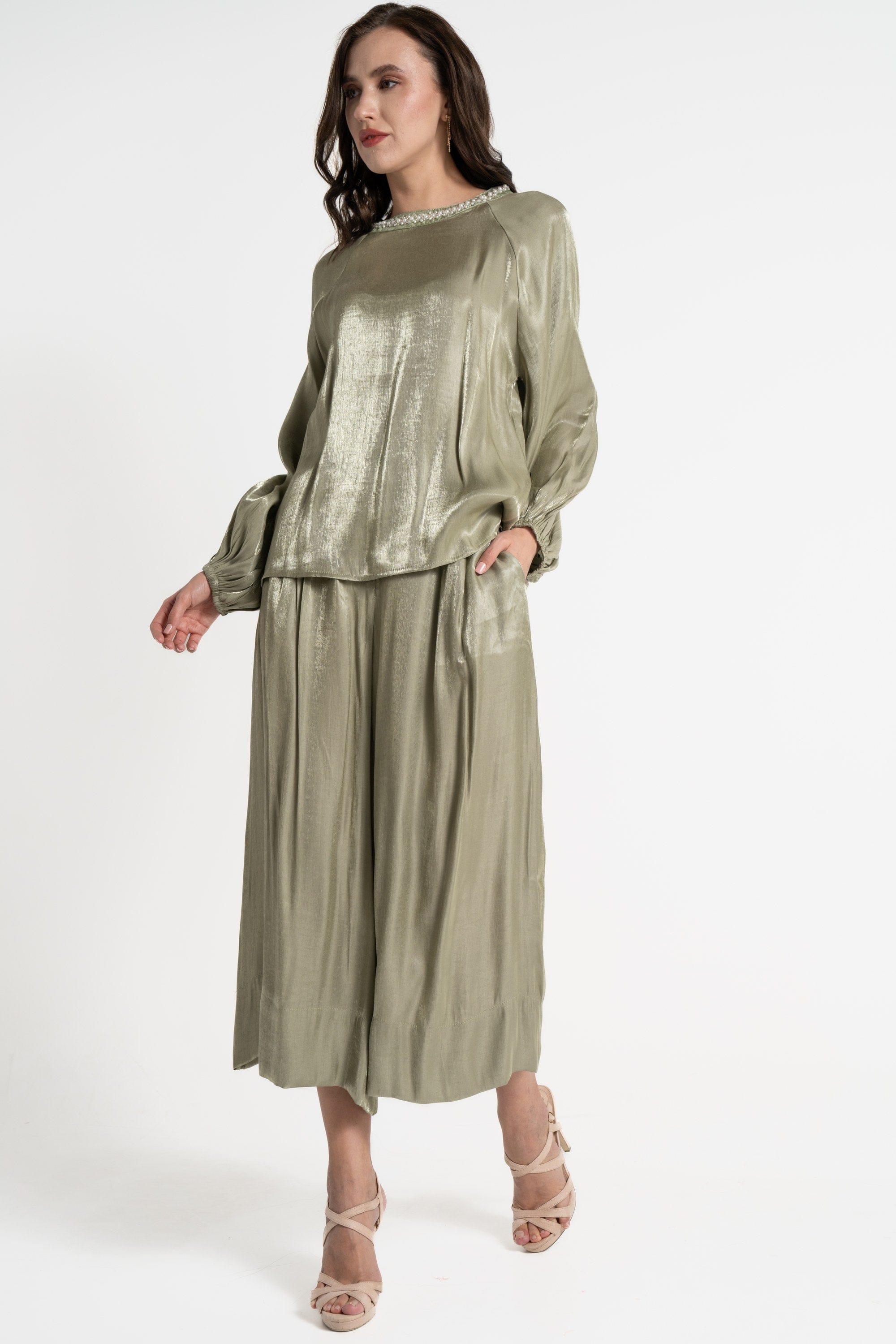 ميكا بلوزة بأكمام طويلة نسائية لامعة بتطريز على الرقبة