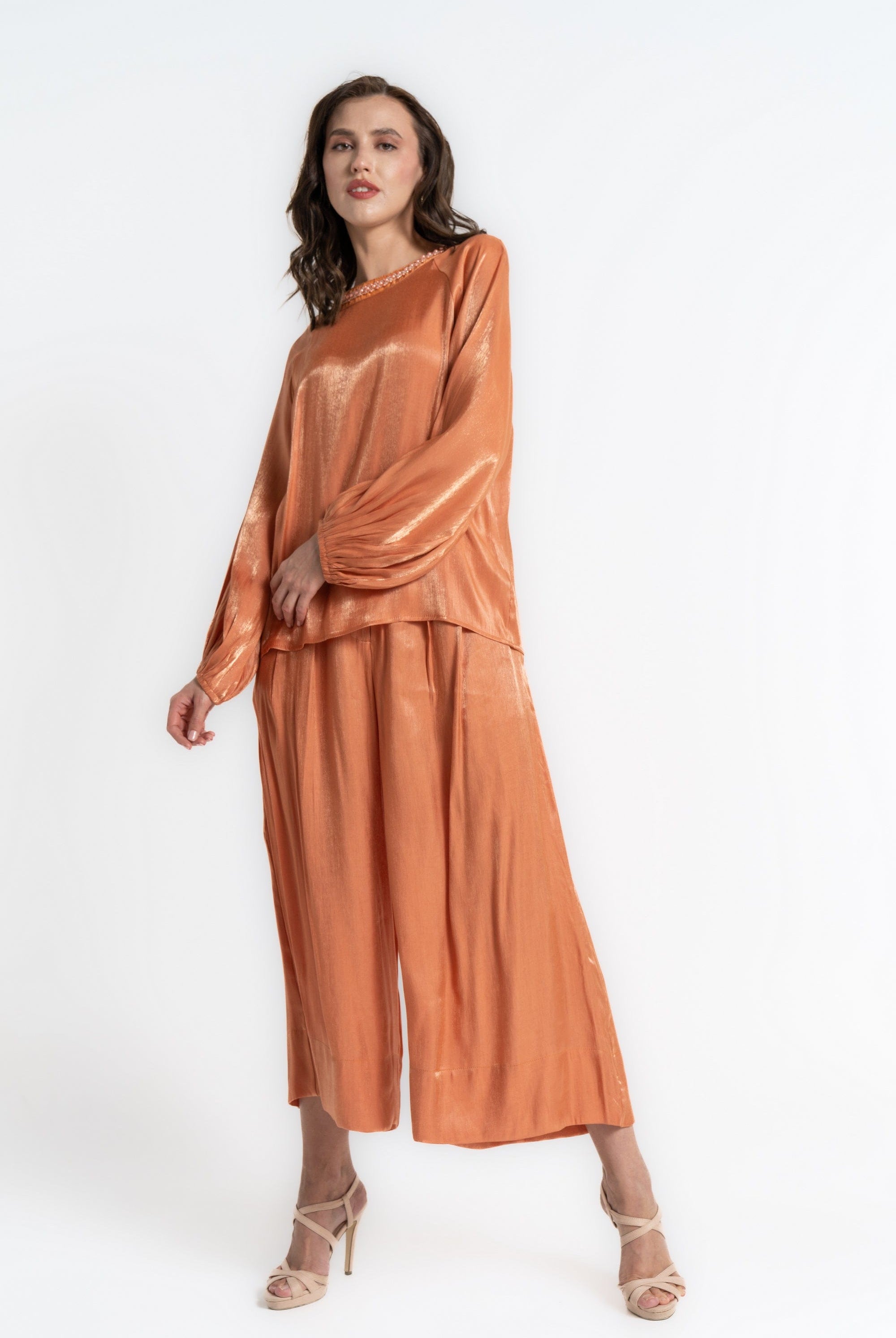 ميكا بلوزة بأكمام طويلة نسائية لامعة بتطريز على الرقبة