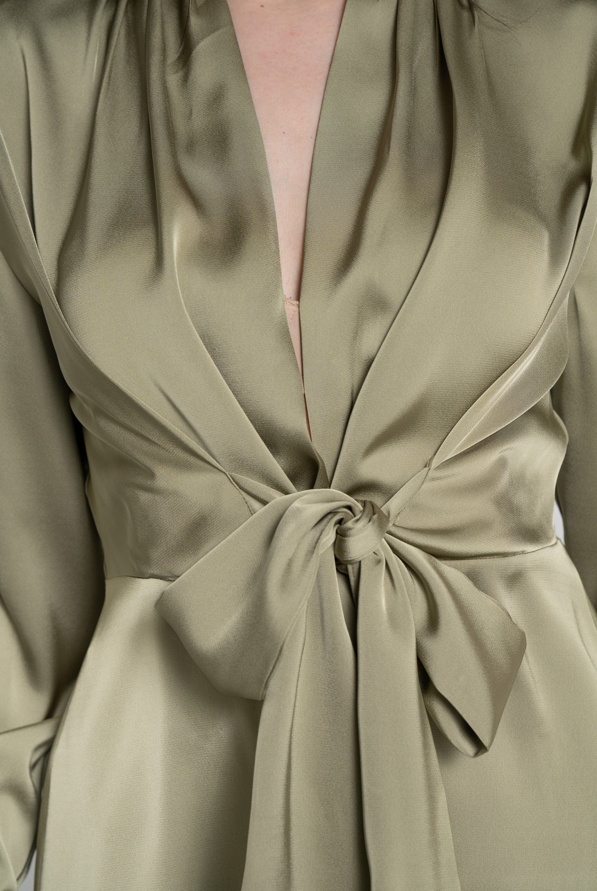 ميكا بلوزة بأكمام طويلة سادة برباط أمامية