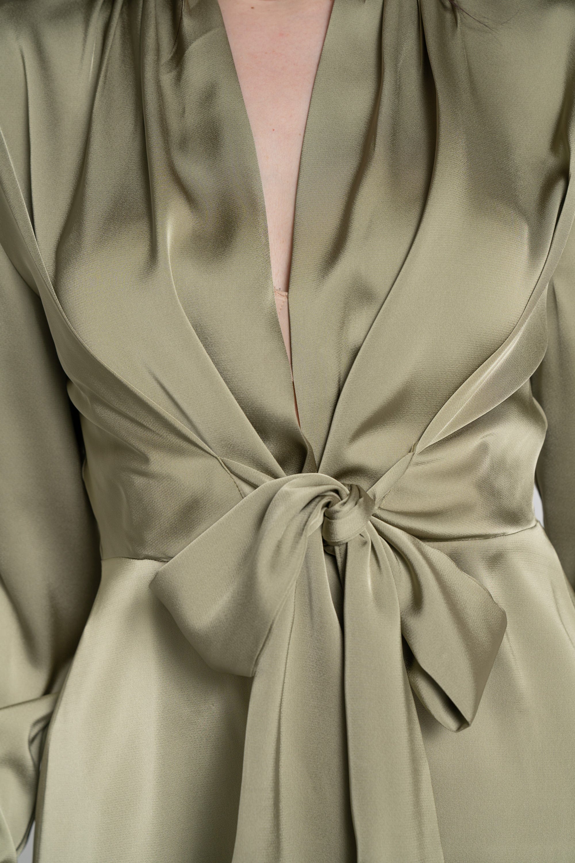 ميكا بلوزة بأكمام طويلة سادة برباط أمامية