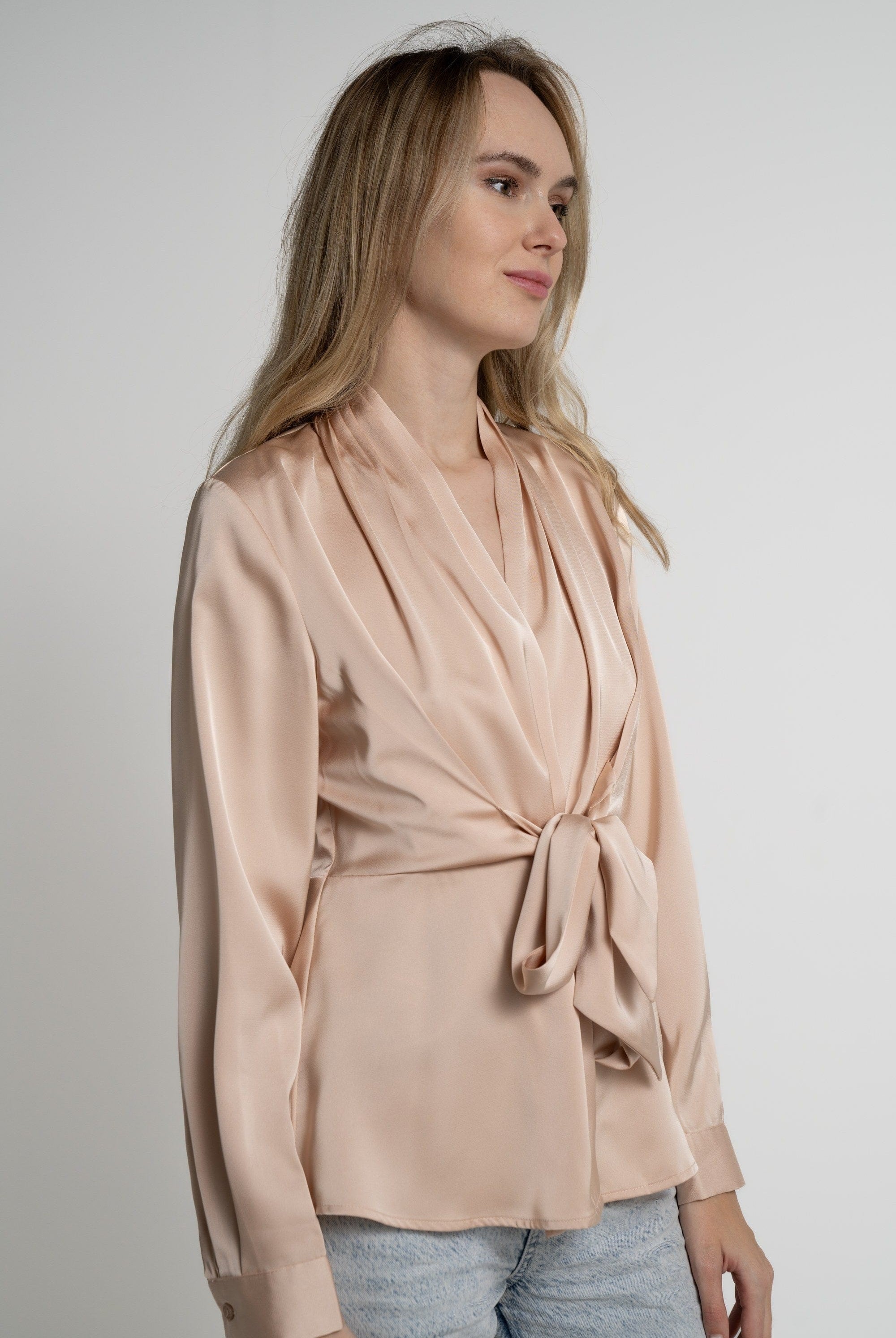 ميكا بلوزة بأكمام طويلة سادة برباط أمامية