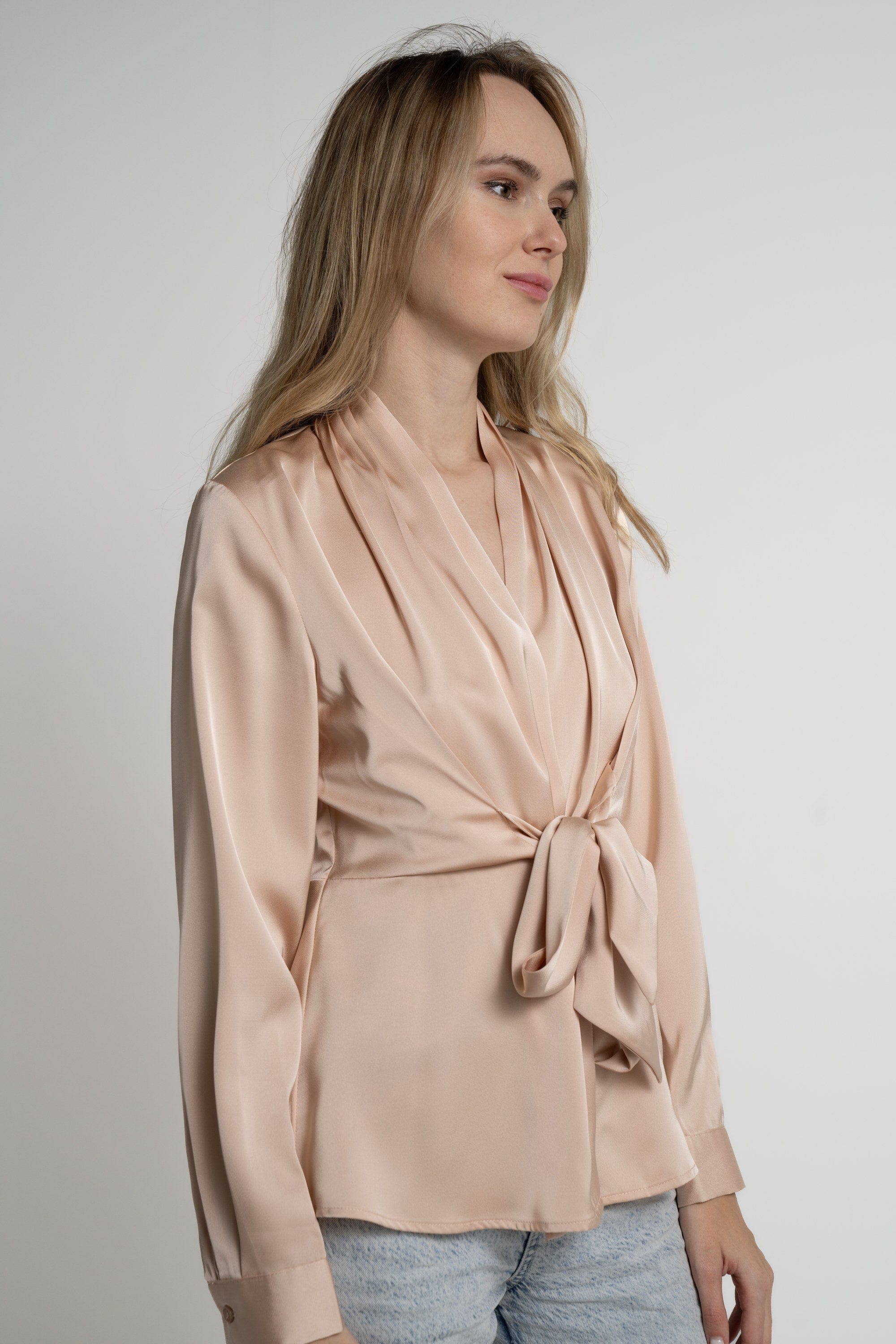 ميكا بلوزة بأكمام طويلة سادة برباط أمامية