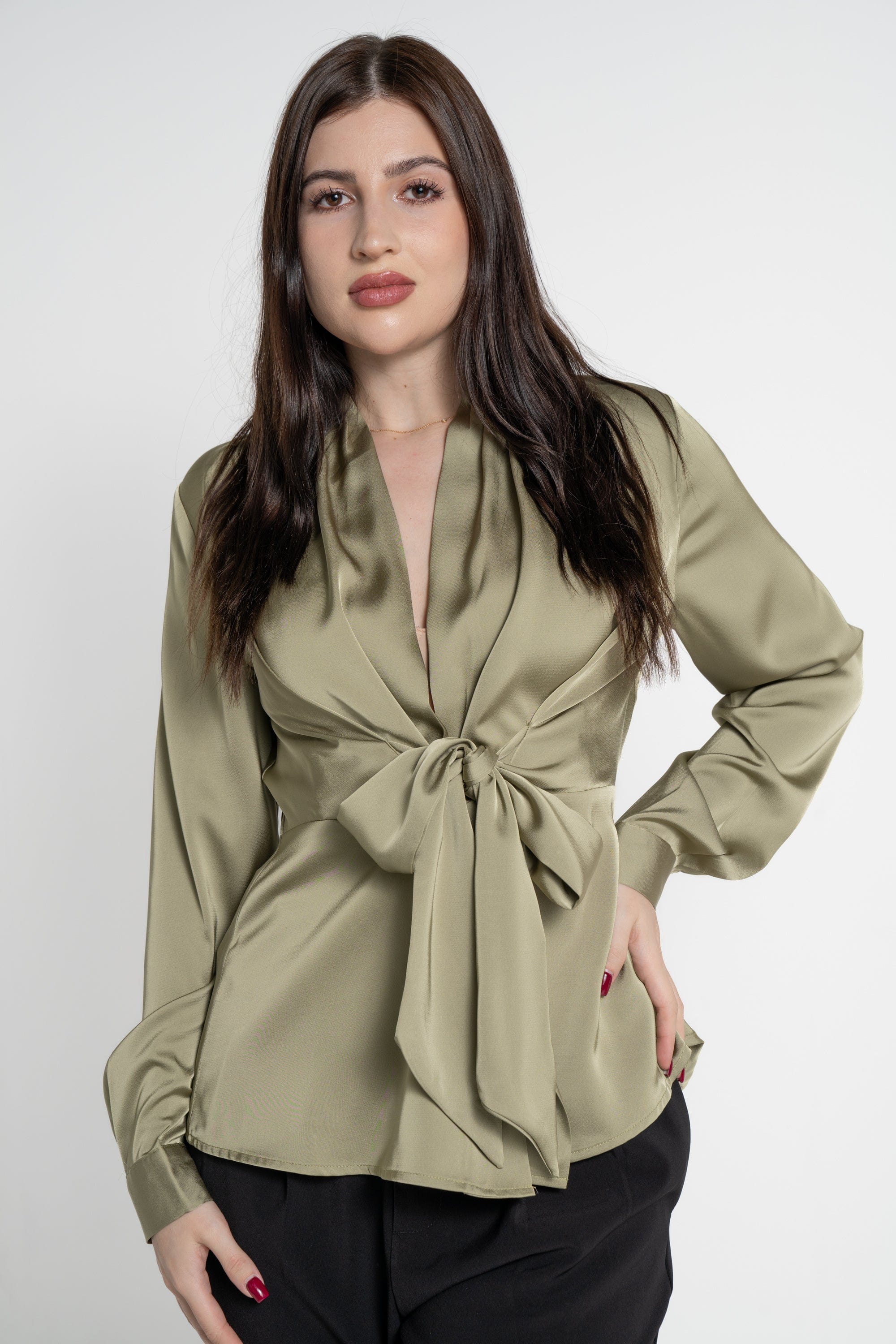 ميكا بلوزة بأكمام طويلة سادة برباط أمامية