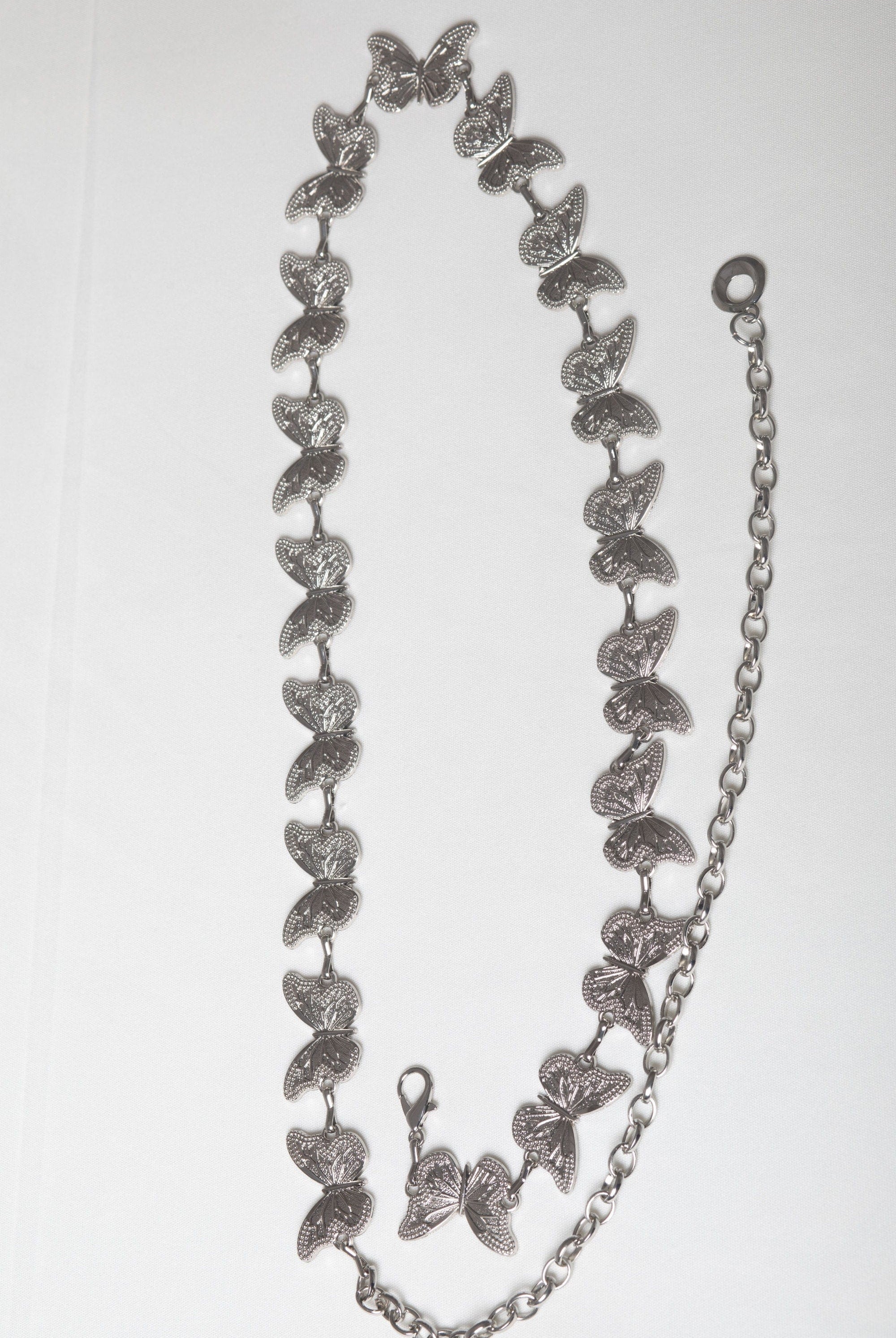 نتشي حزام نسائي على شكل فراشات