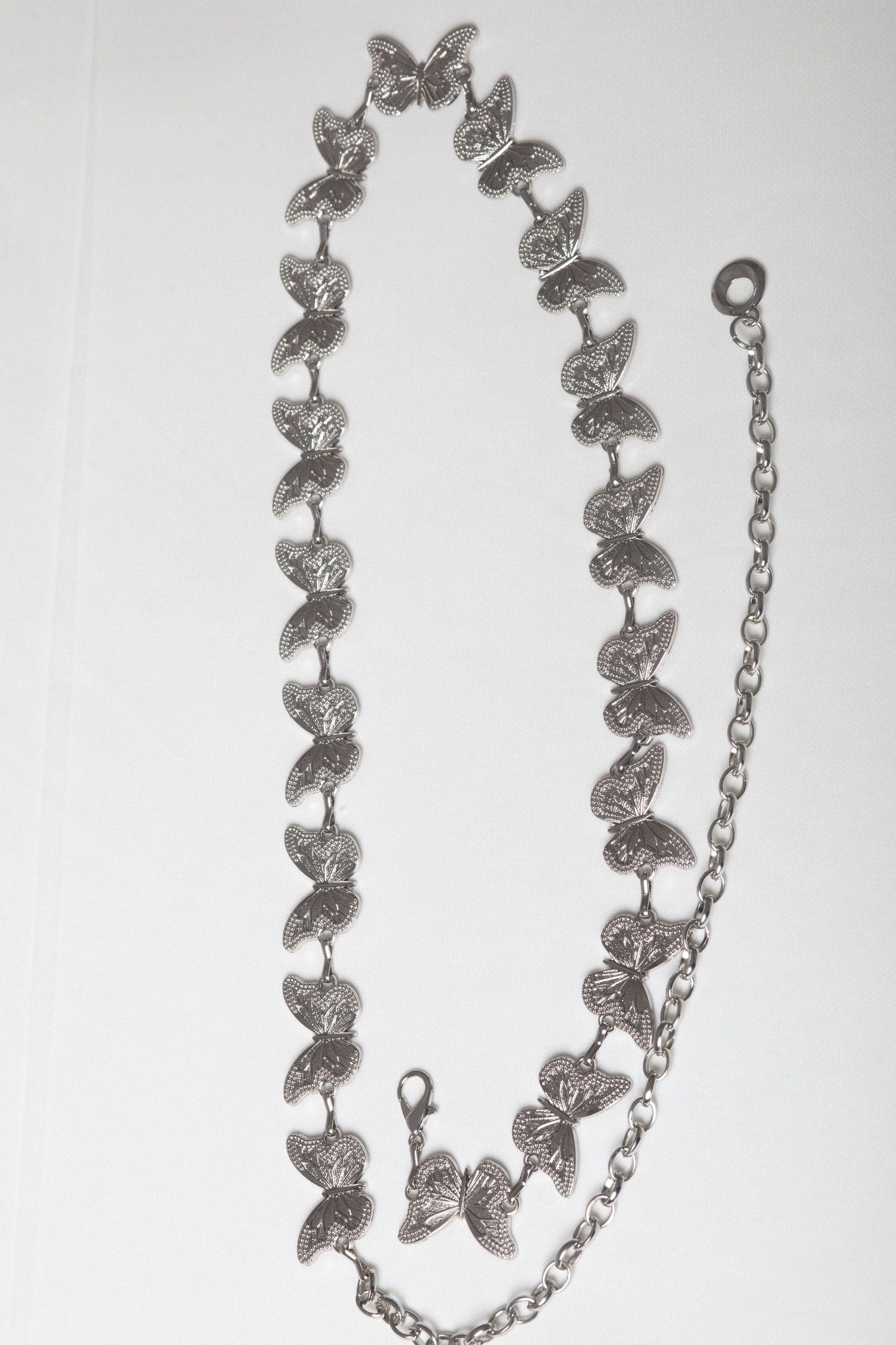 نتشي حزام نسائي على شكل فراشات