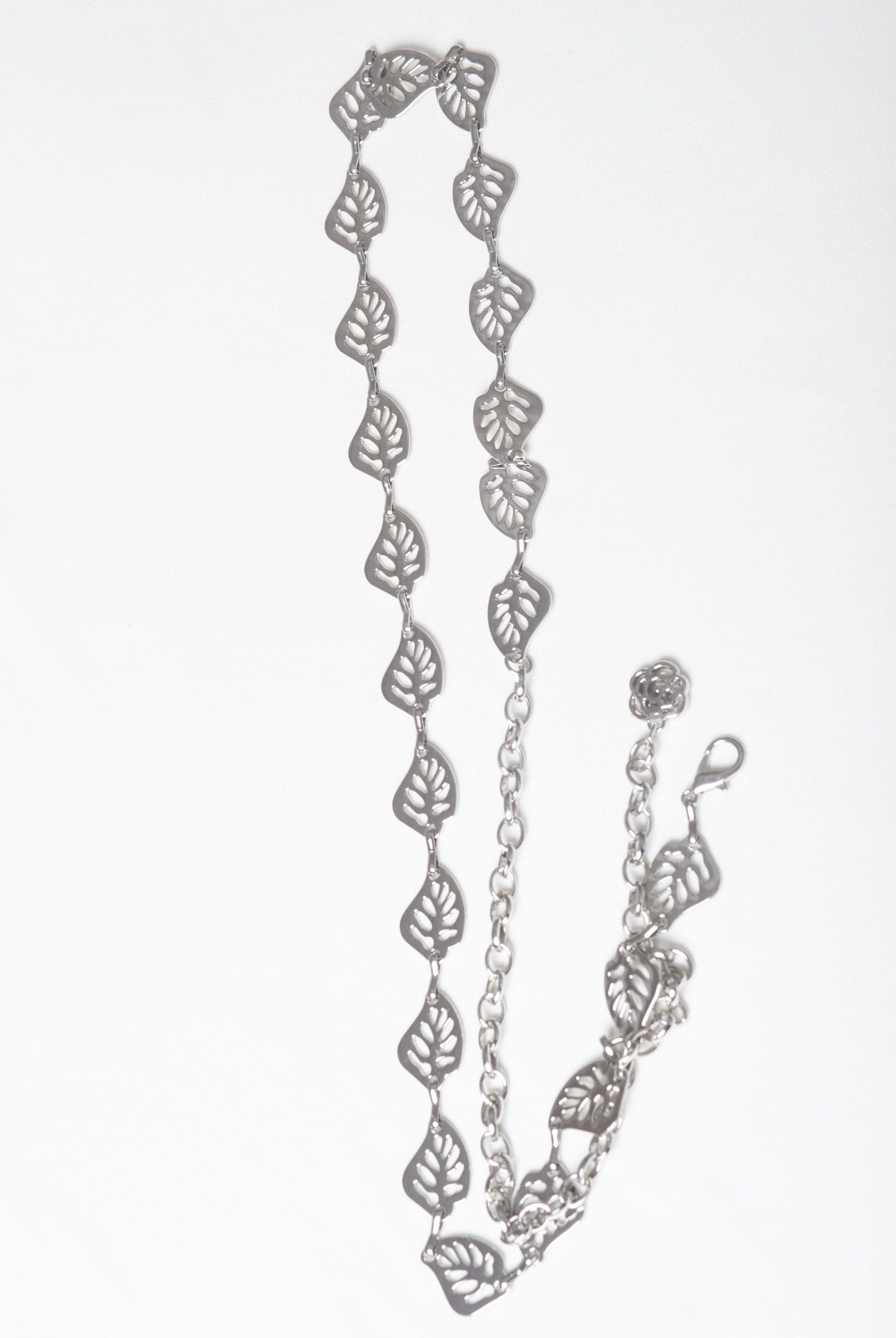 نتشي حزام نسائي على شكل أوراق شجر