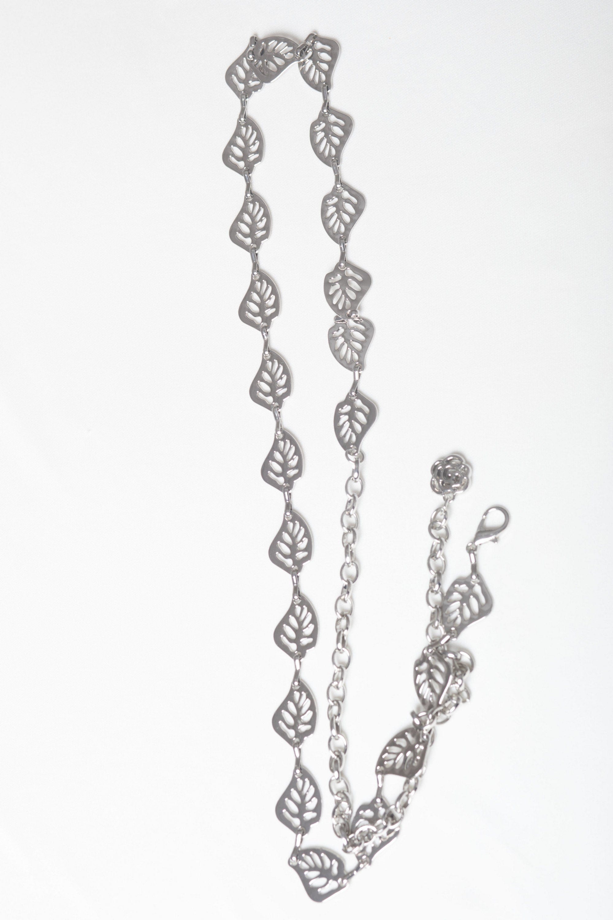 نتشي حزام نسائي على شكل أوراق شجر