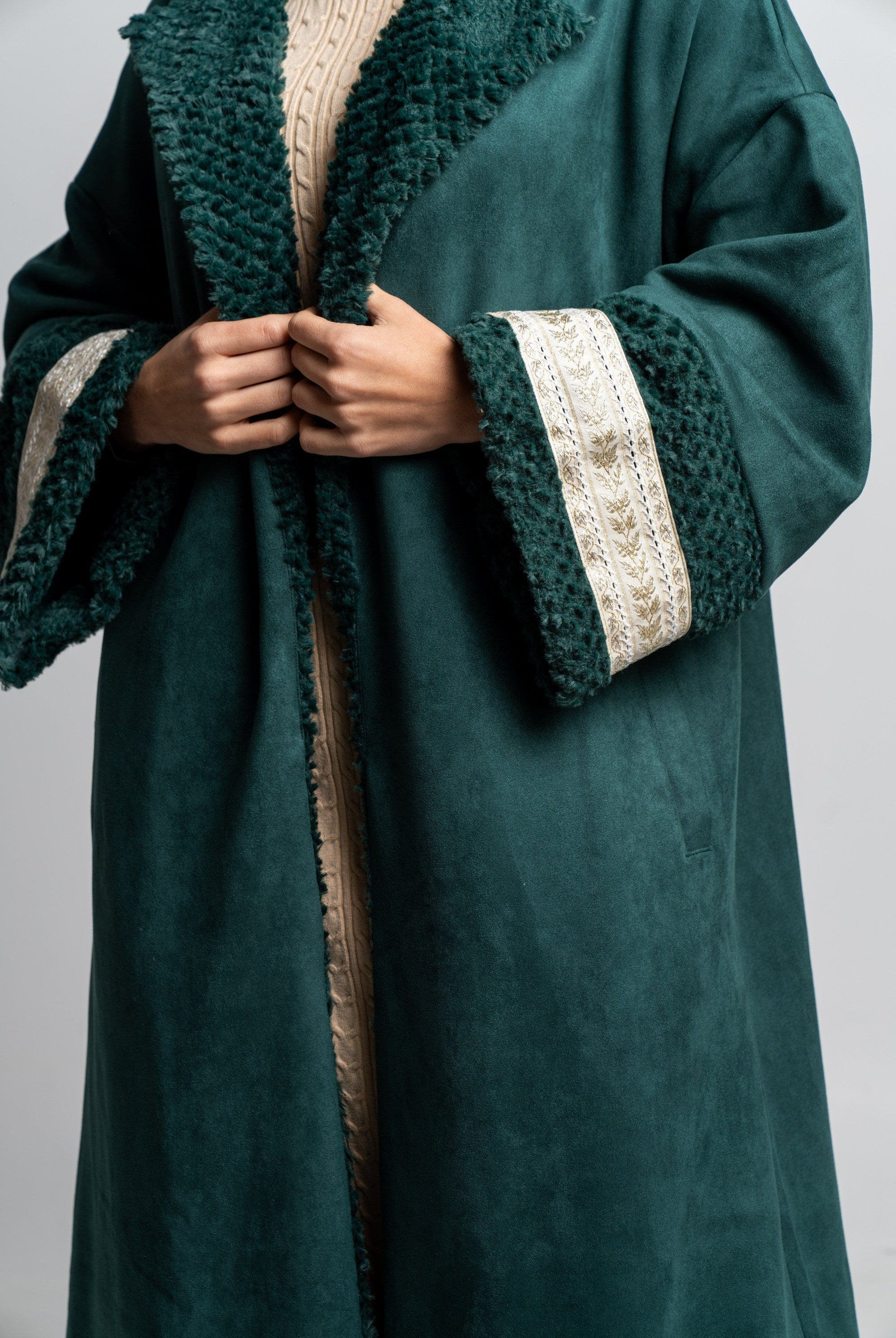 نتشي جاكيت فرو طويل كم طويل نسائي