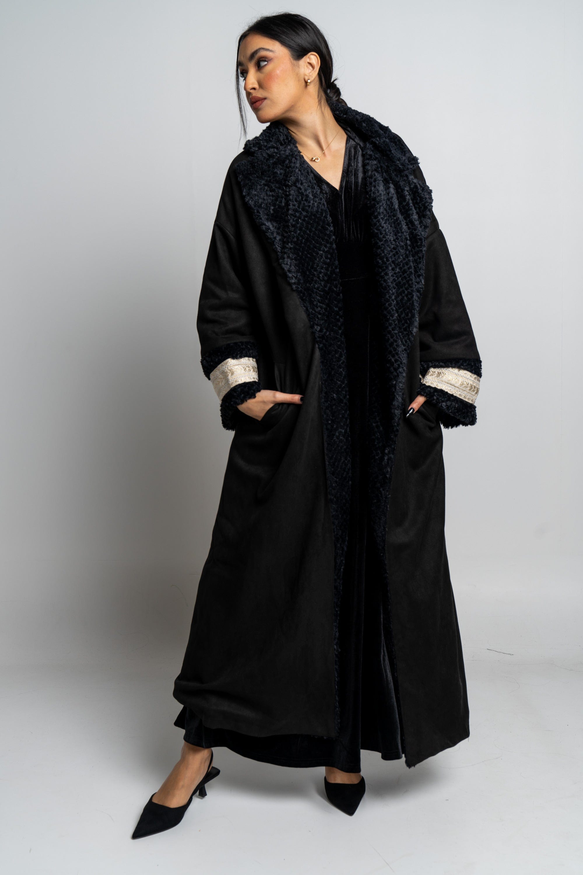 نتشي جاكيت فرو طويل كم طويل نسائي