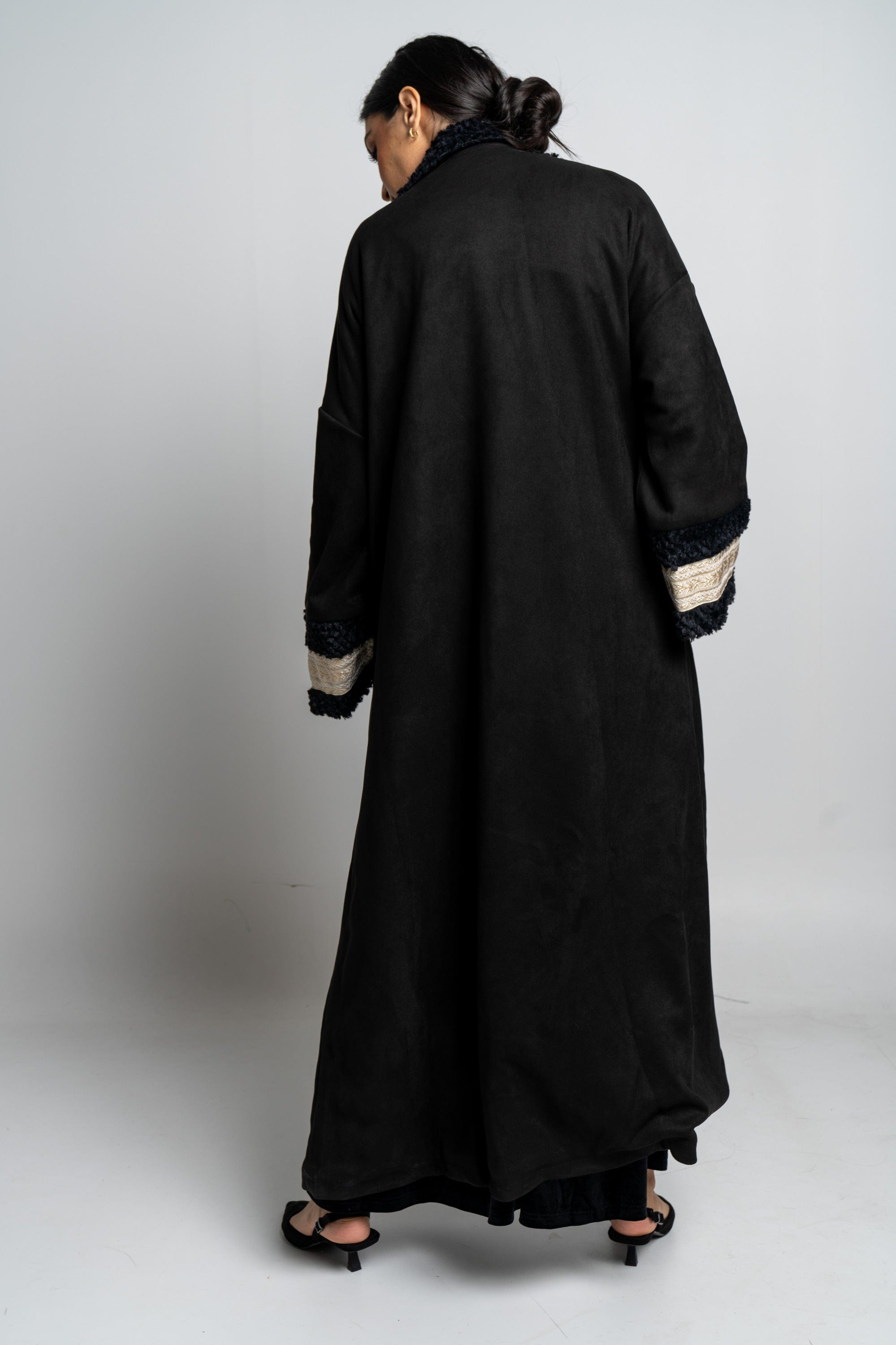 نتشي جاكيت فرو طويل كم طويل نسائي