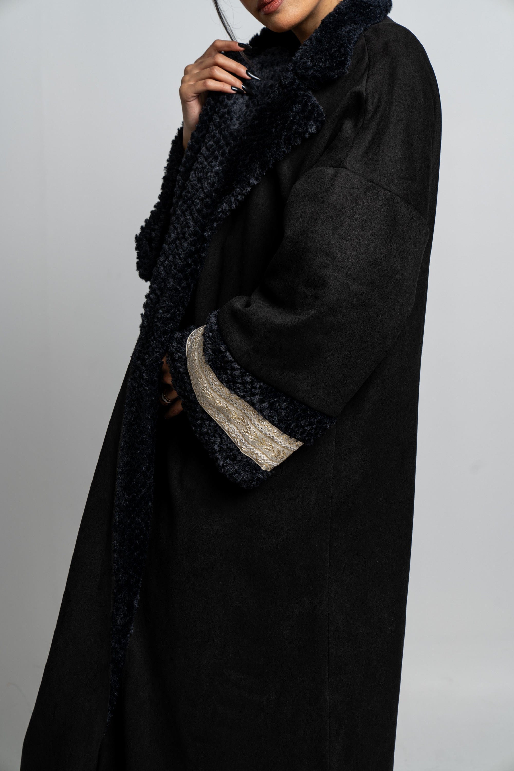 نتشي جاكيت فرو طويل كم طويل نسائي