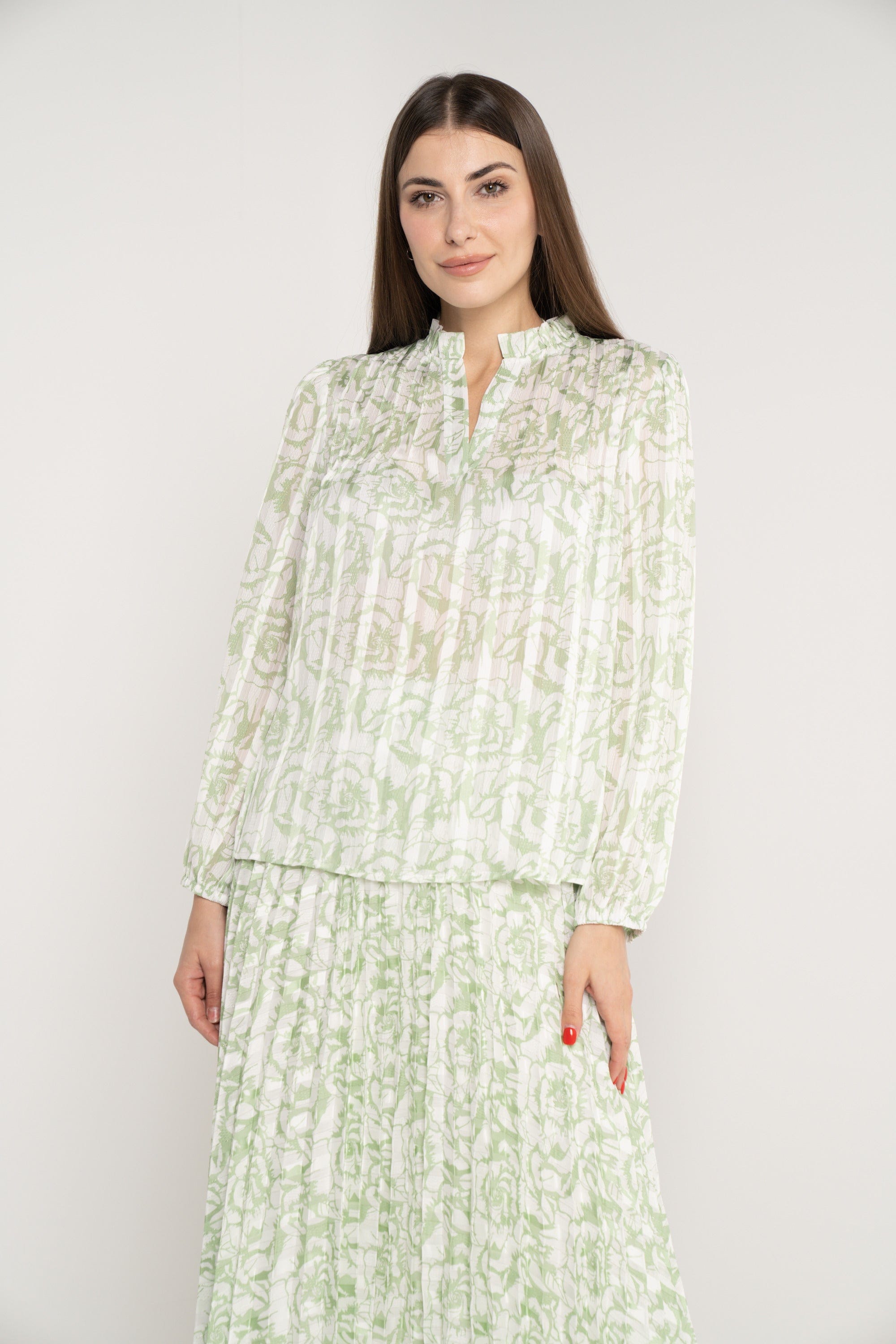 ميكا بلوزة موردة بفتحة V كم طويل بف نسائي