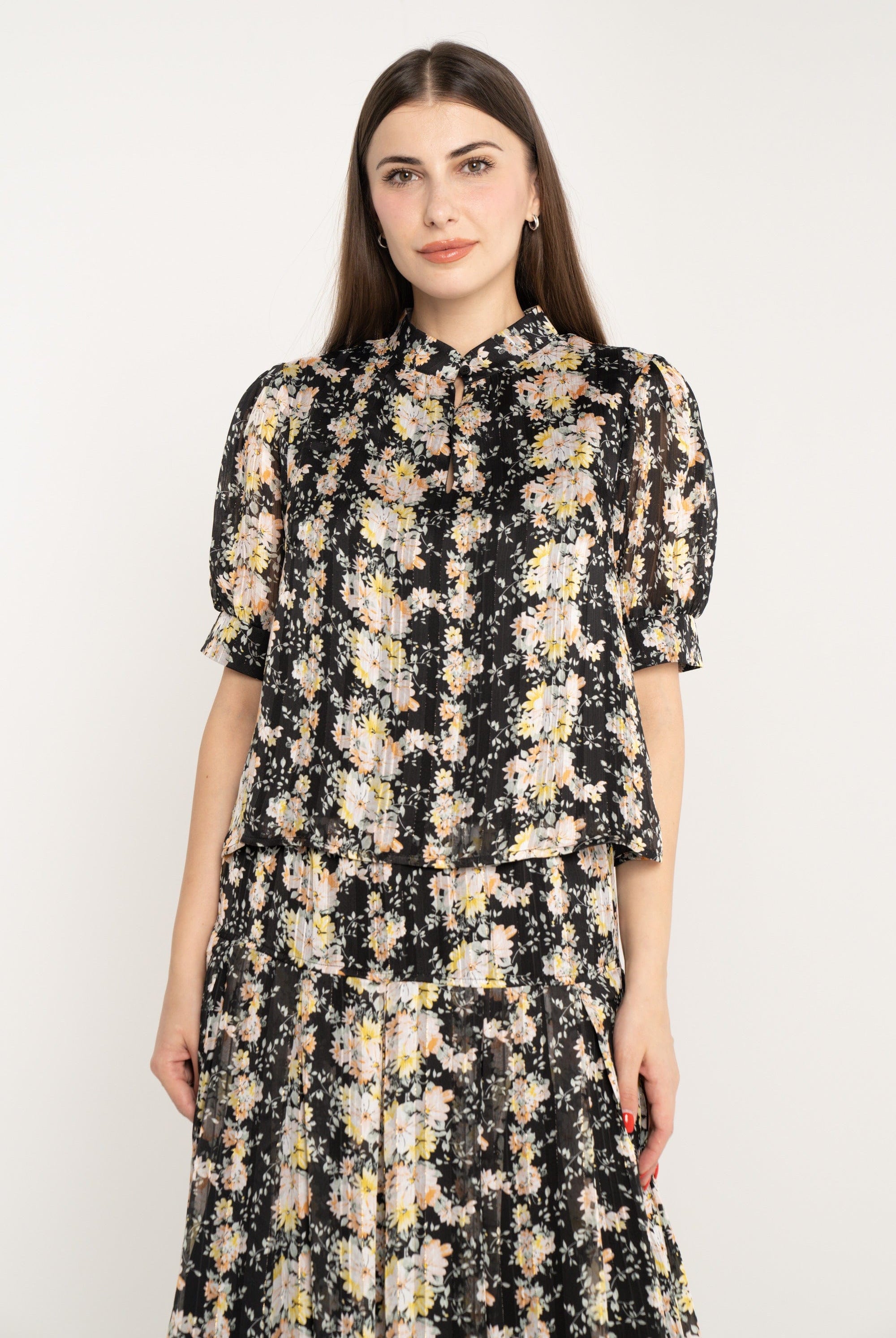 ميكا بلوزة مشجرة نص كم بف بفتحة صدر نسائي