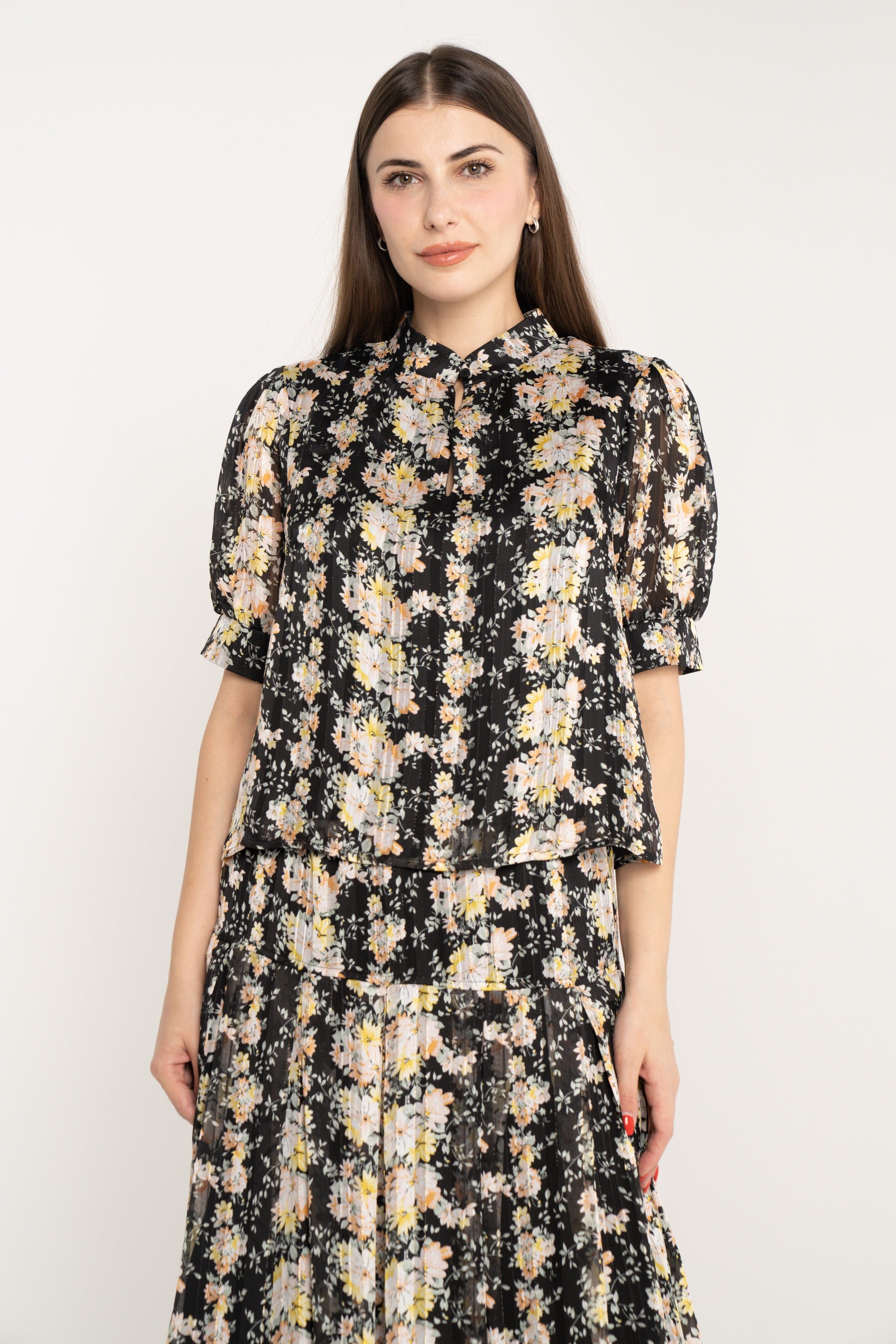 ميكا بلوزة مشجرة نص كم بف بفتحة صدر نسائي