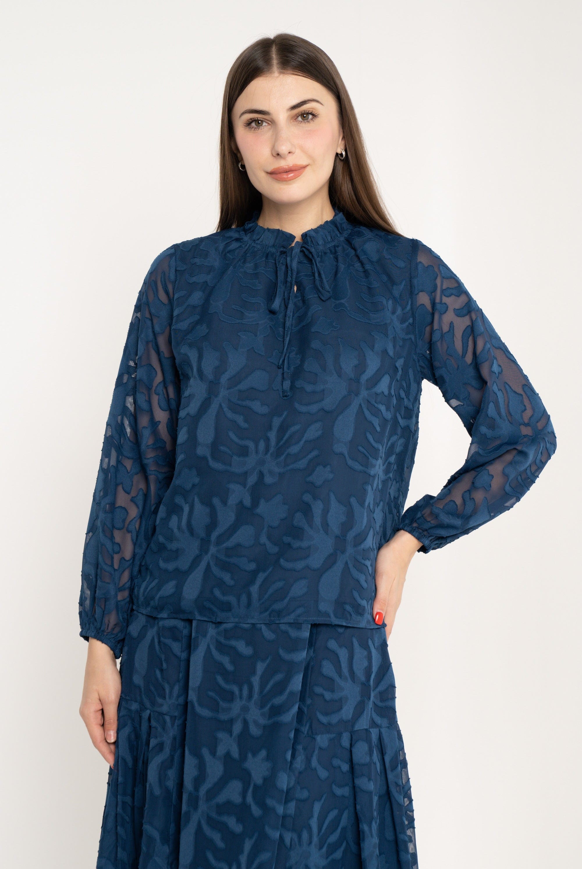 ميكا بلوزة مشجرة شفافة كم طويل برباط على الرقبة أزرق داكن