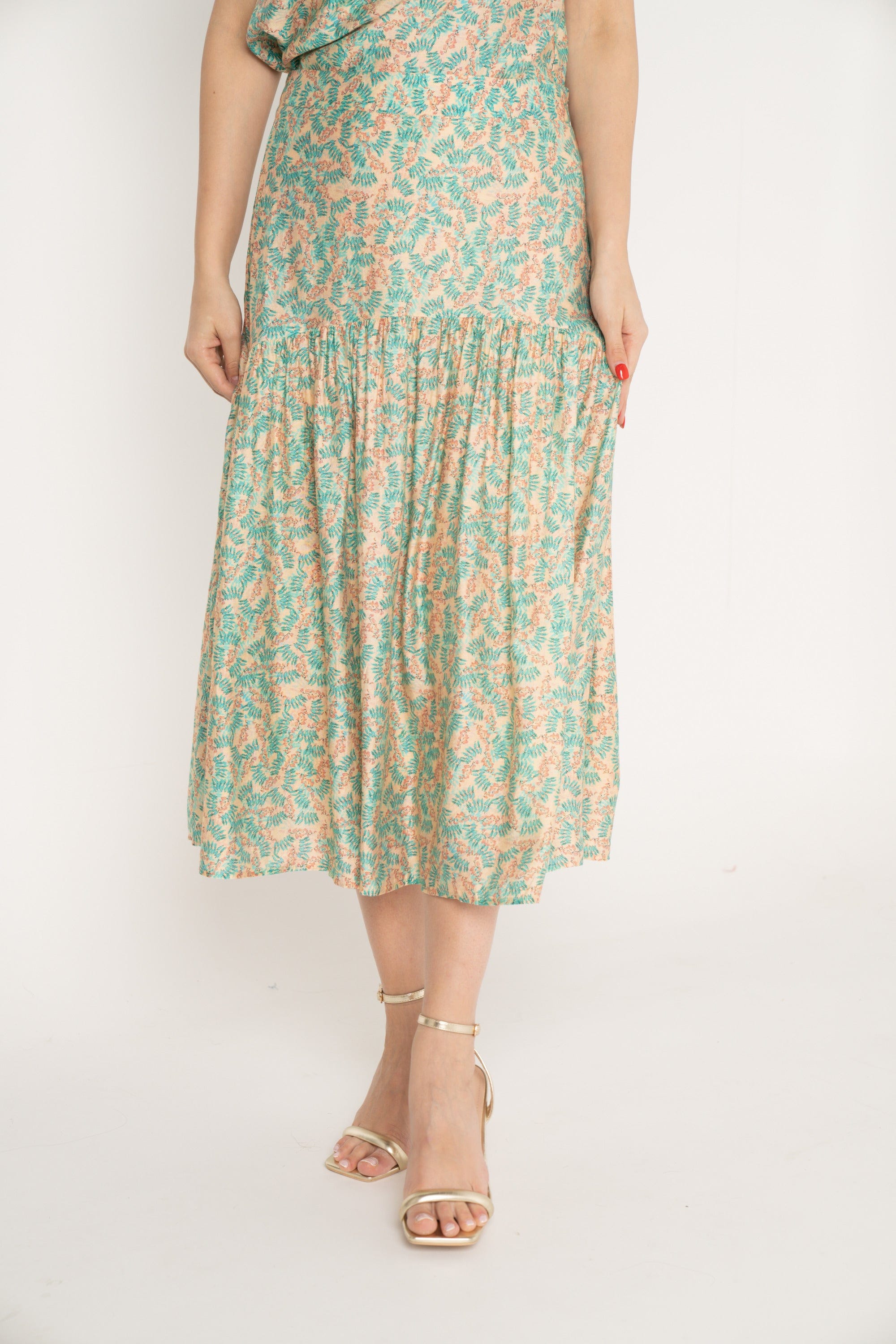 ميكا تنورة ميدي مشجرة بكشكشة من أسفل