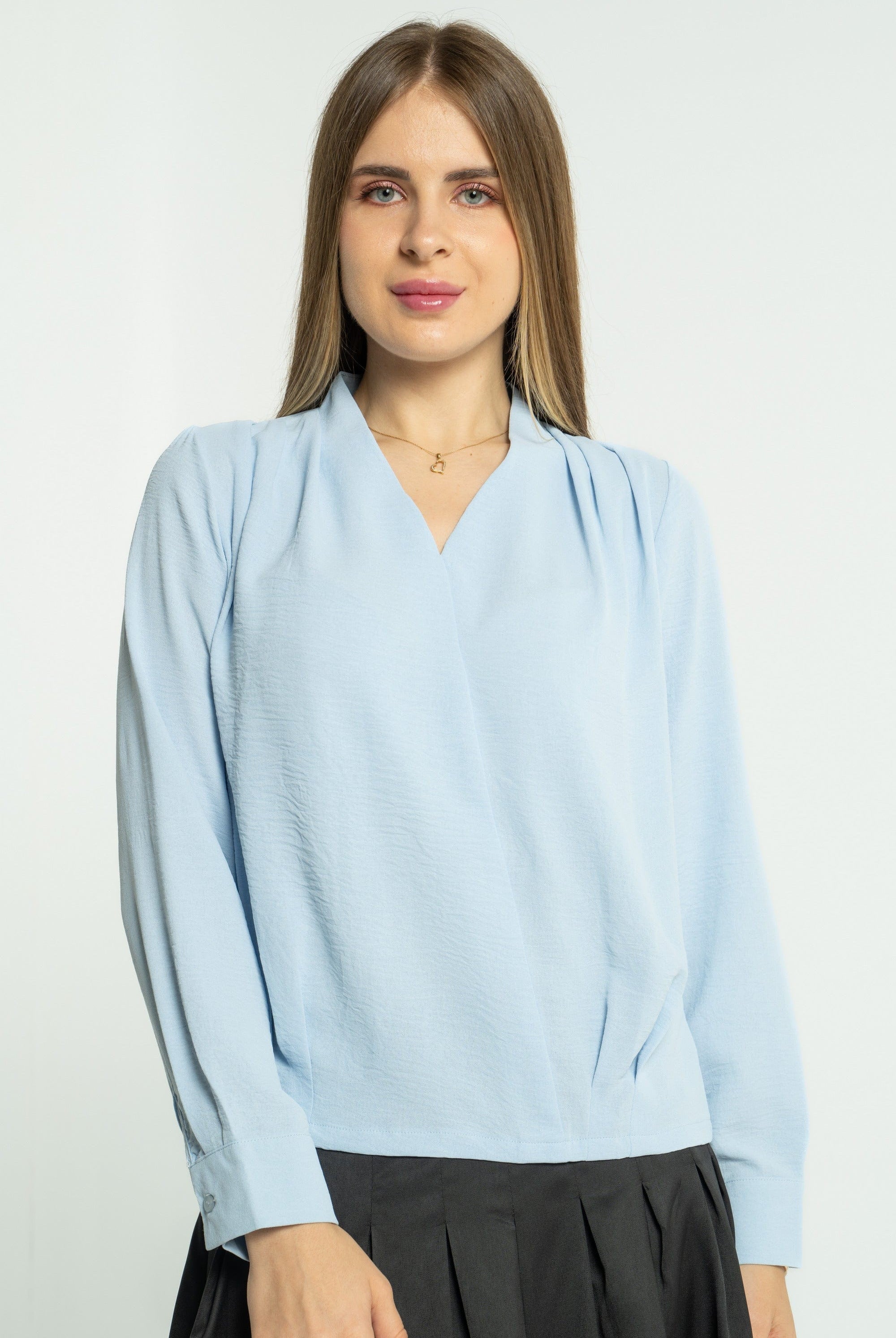 ميكا بلوزة سادة بفتحة صدر بأكمام طويلة