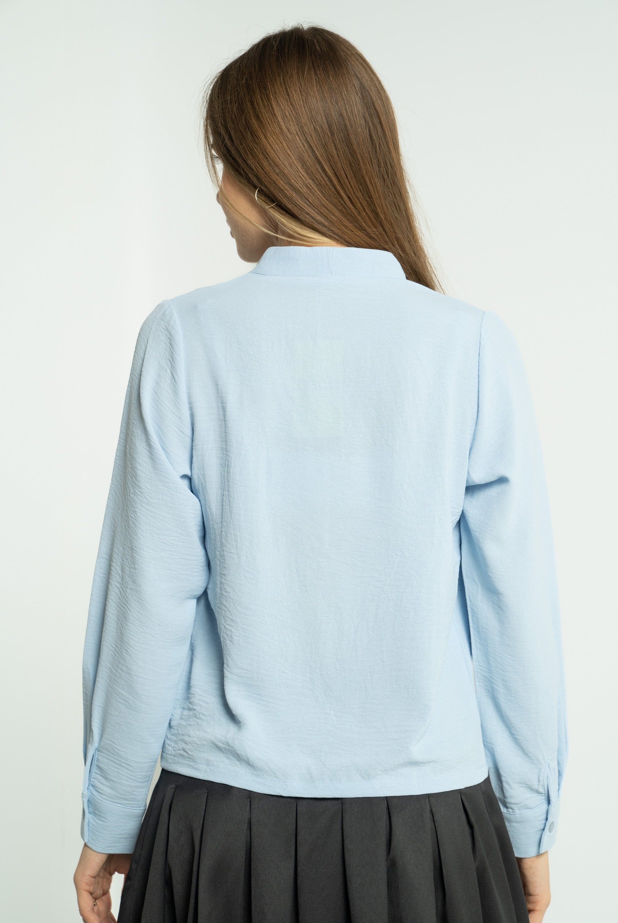 ميكا بلوزة سادة بفتحة صدر بأكمام طويلة