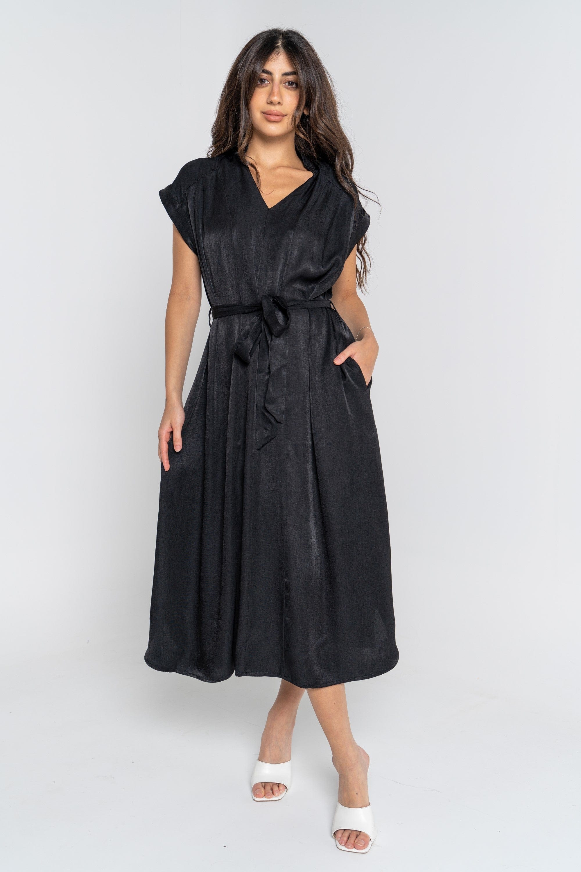 ميكا فستان ميدي بأكمام قصيرة برباط خصر