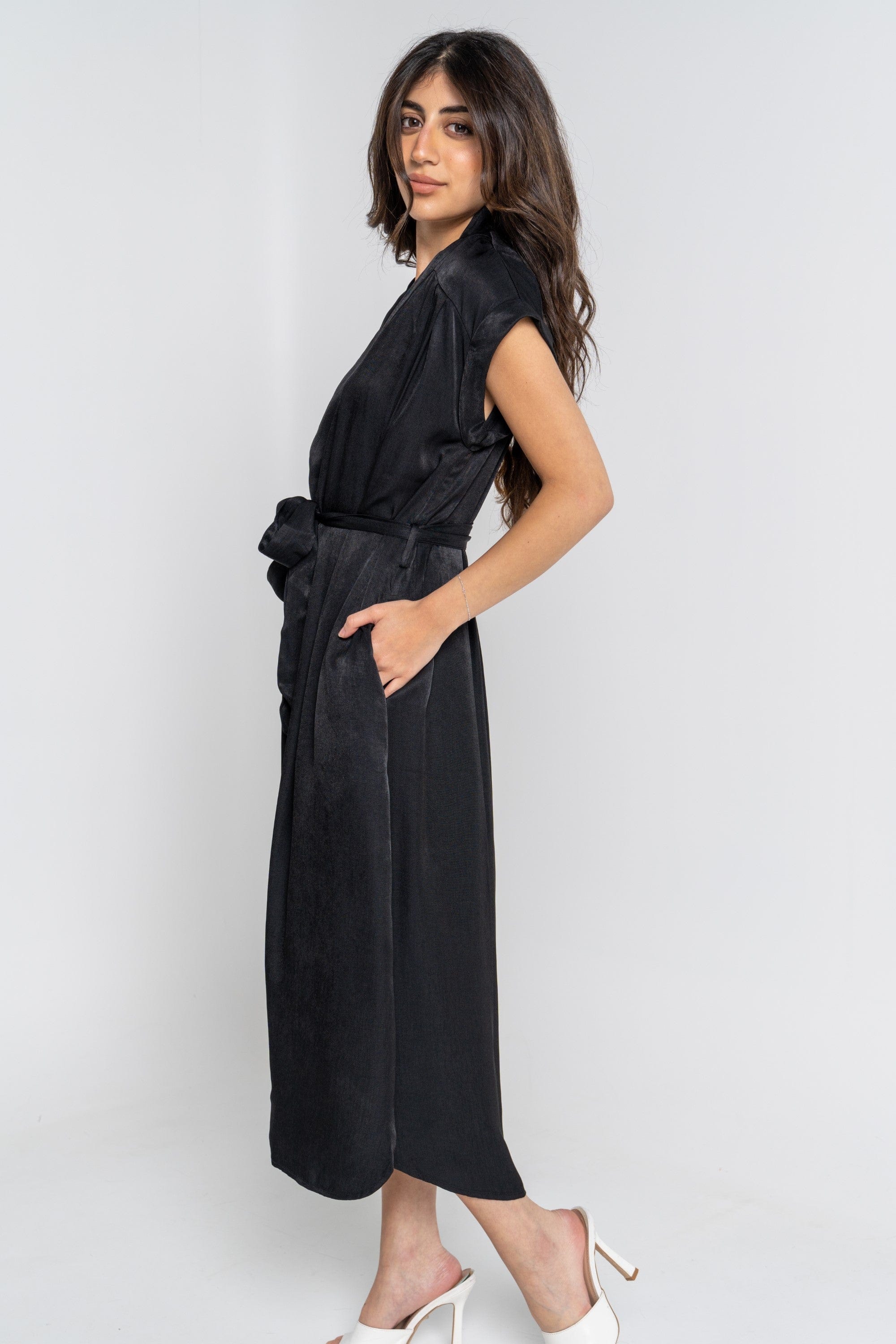 ميكا فستان ميدي بأكمام قصيرة برباط خصر