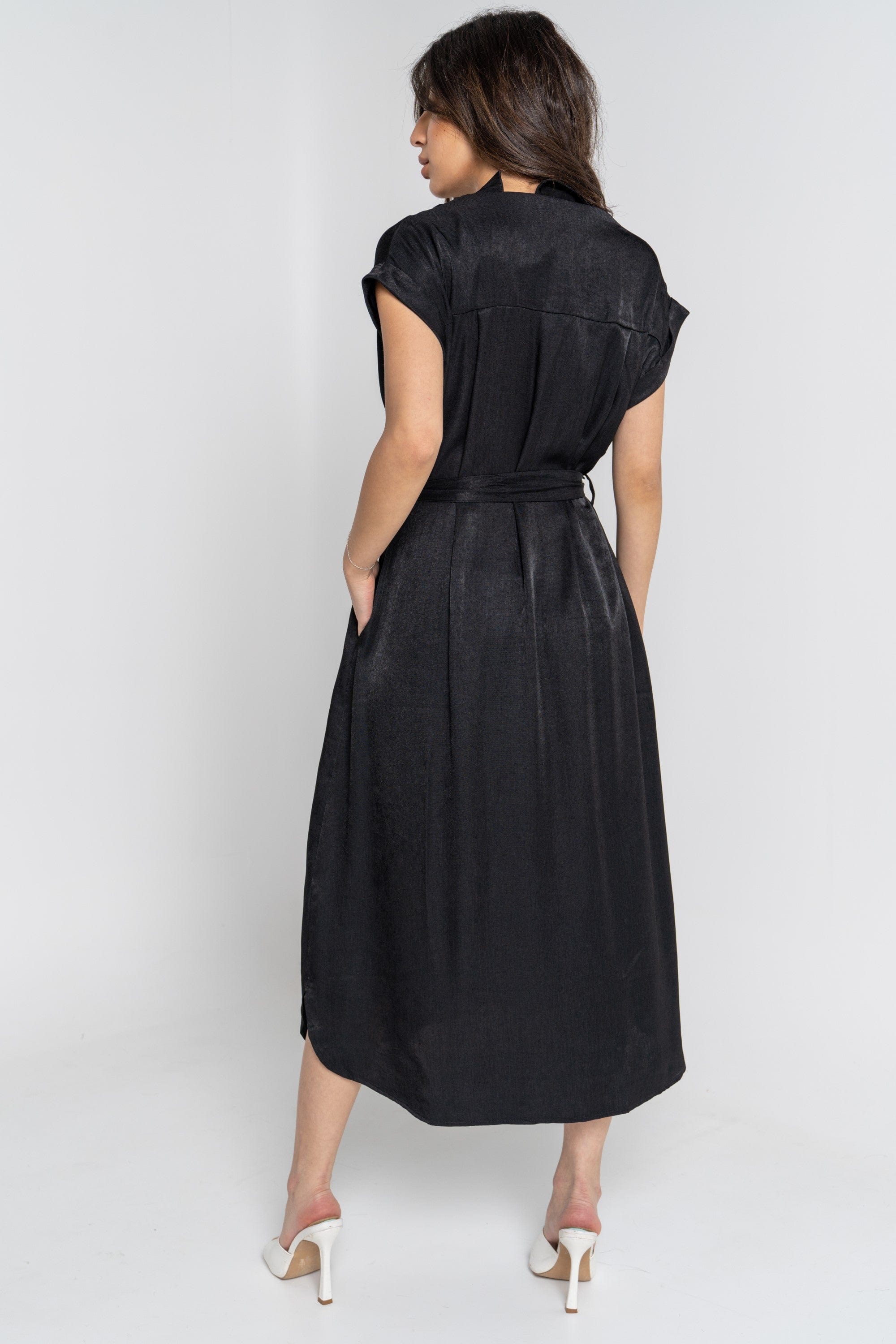 ميكا فستان ميدي بأكمام قصيرة برباط خصر