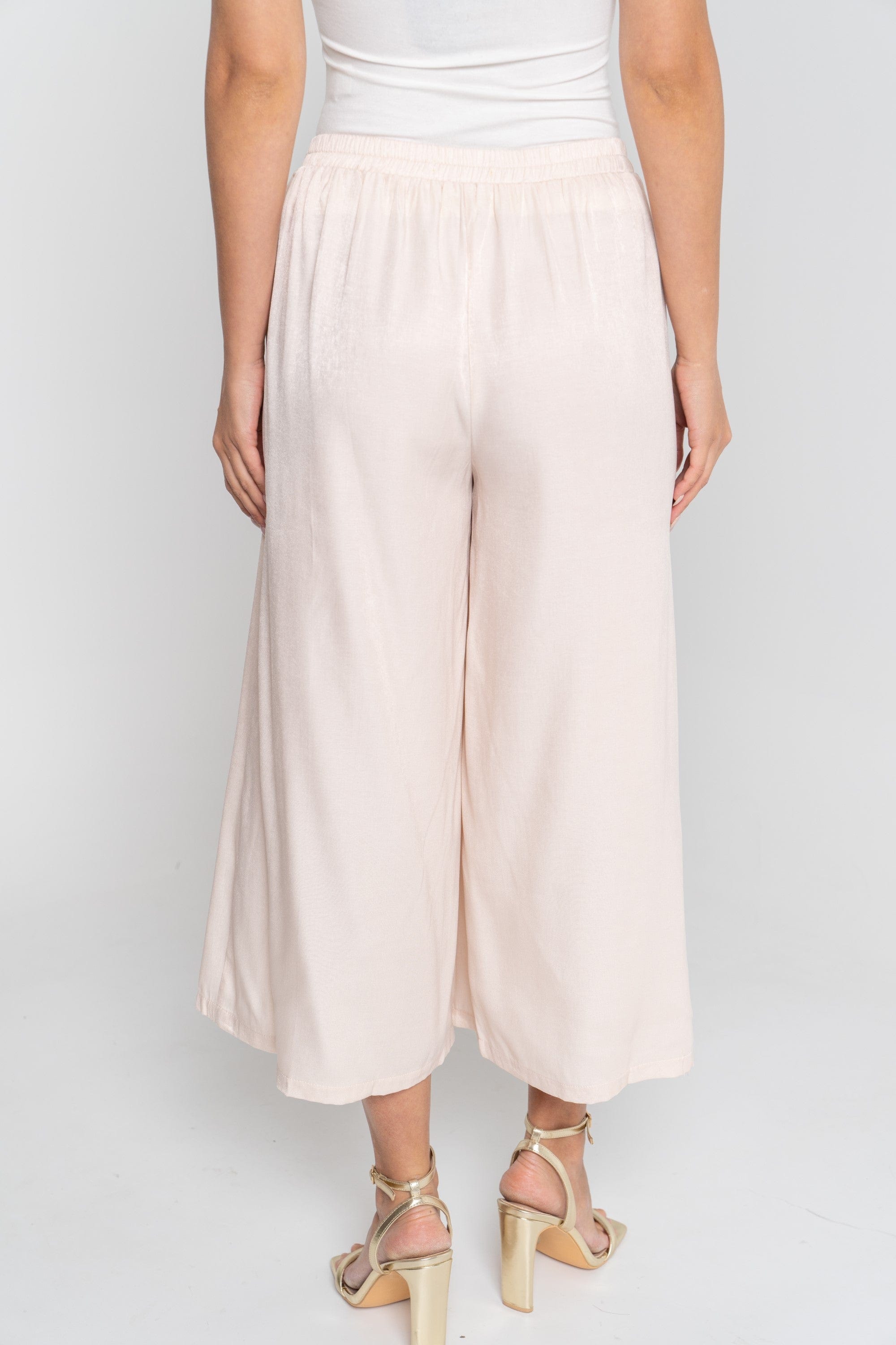 ميكا سروال 3/4 وسيع بكسرات