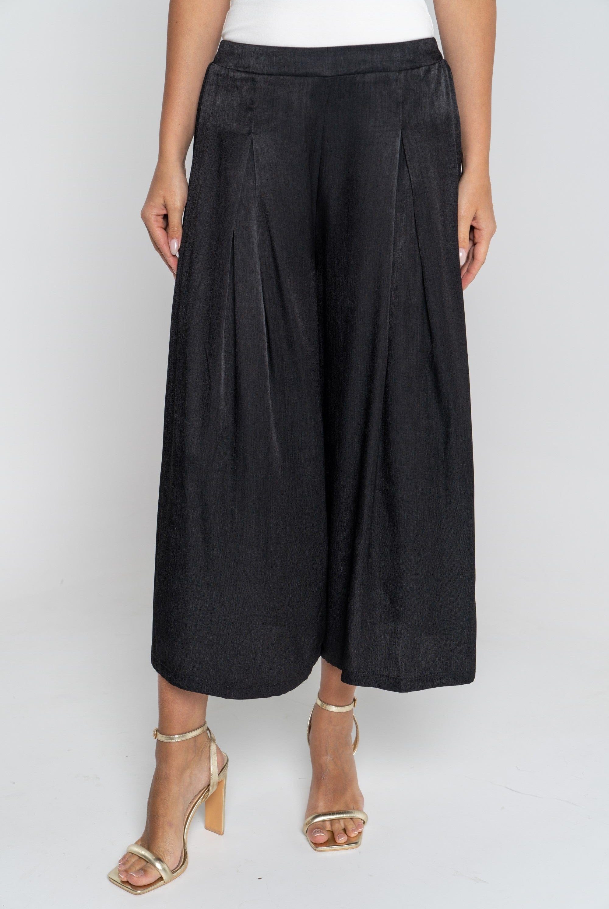 ميكا سروال 3/4 وسيع بكسرات