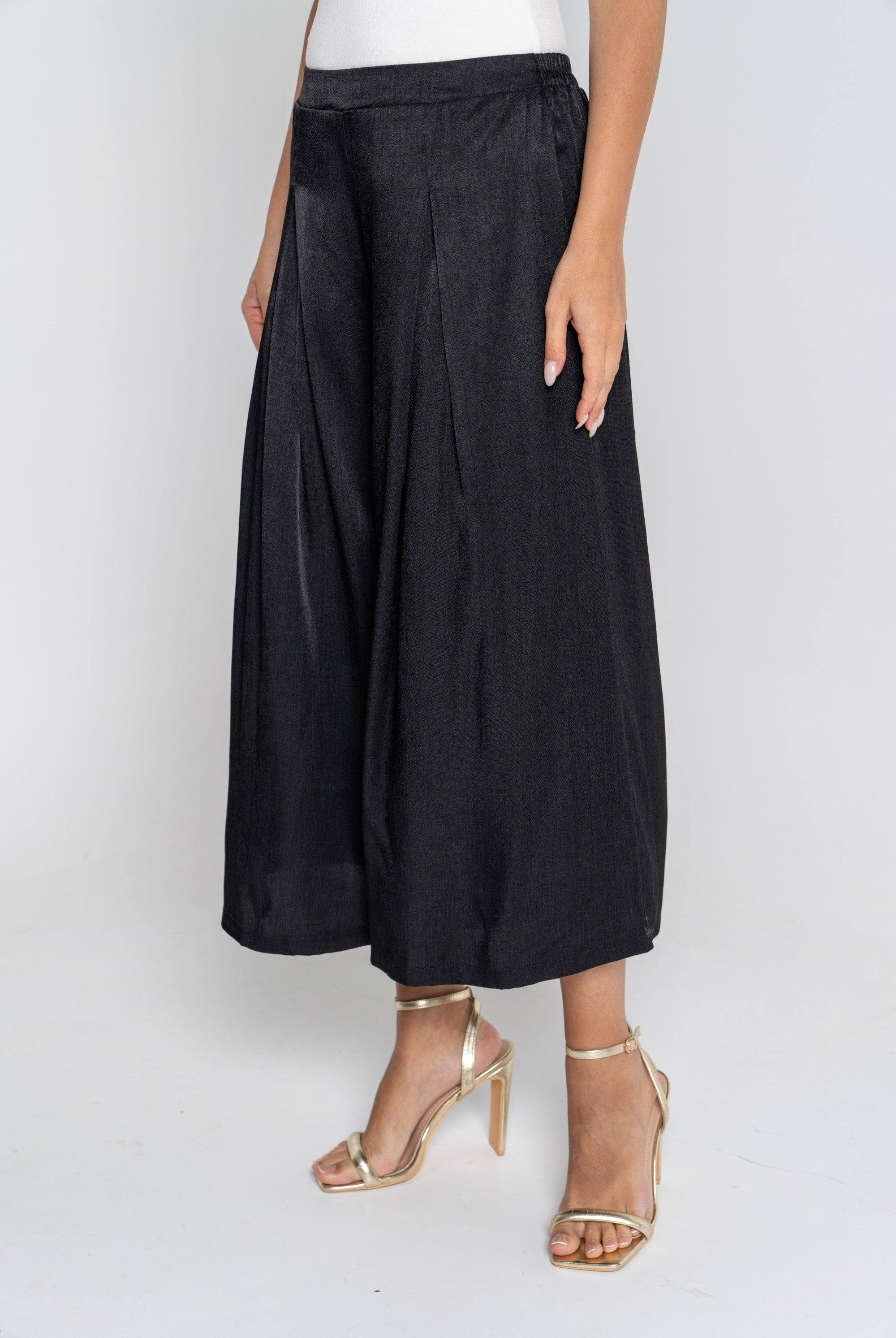 ميكا سروال 3/4 وسيع بكسرات