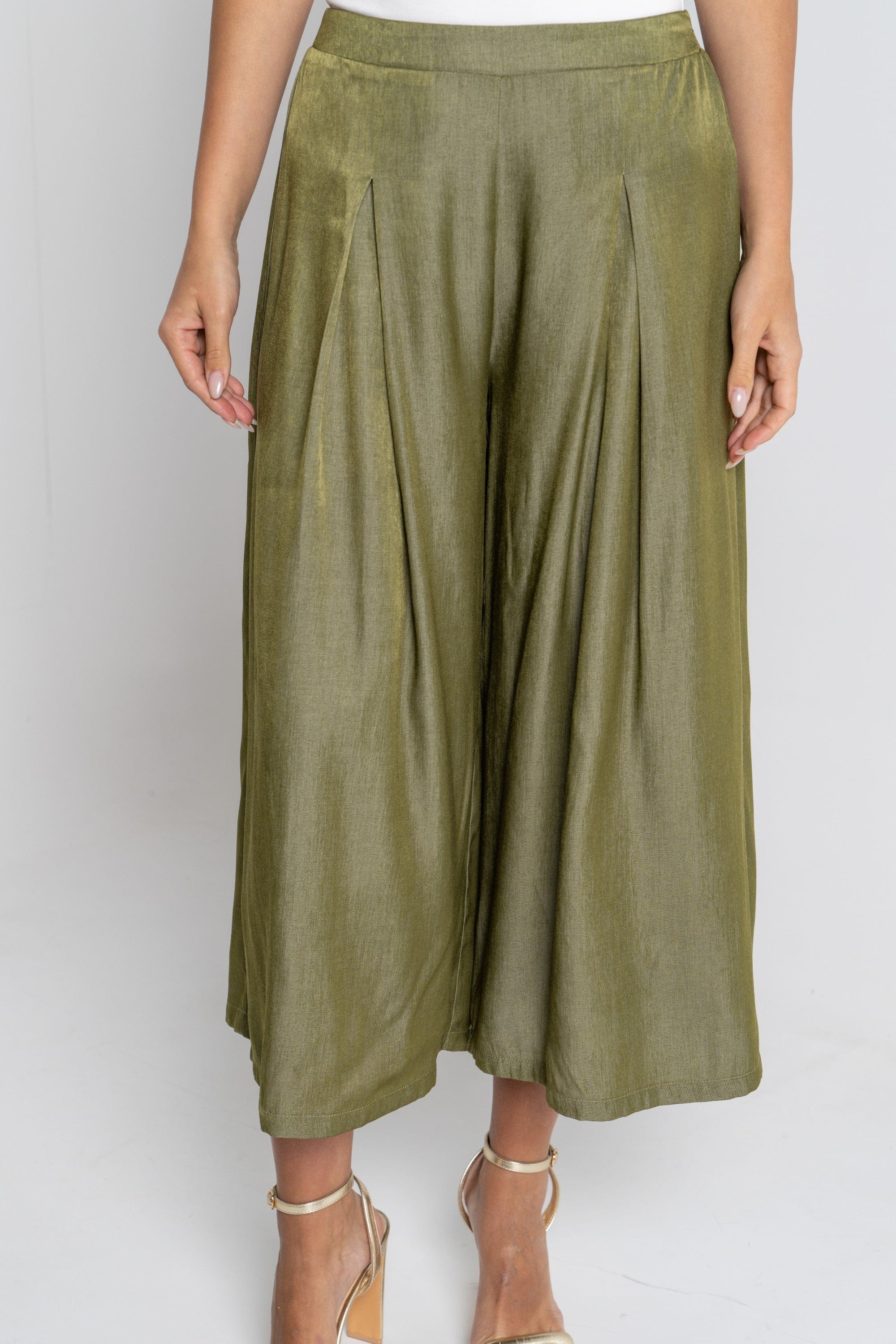 ميكا سروال 3/4 وسيع بكسرات