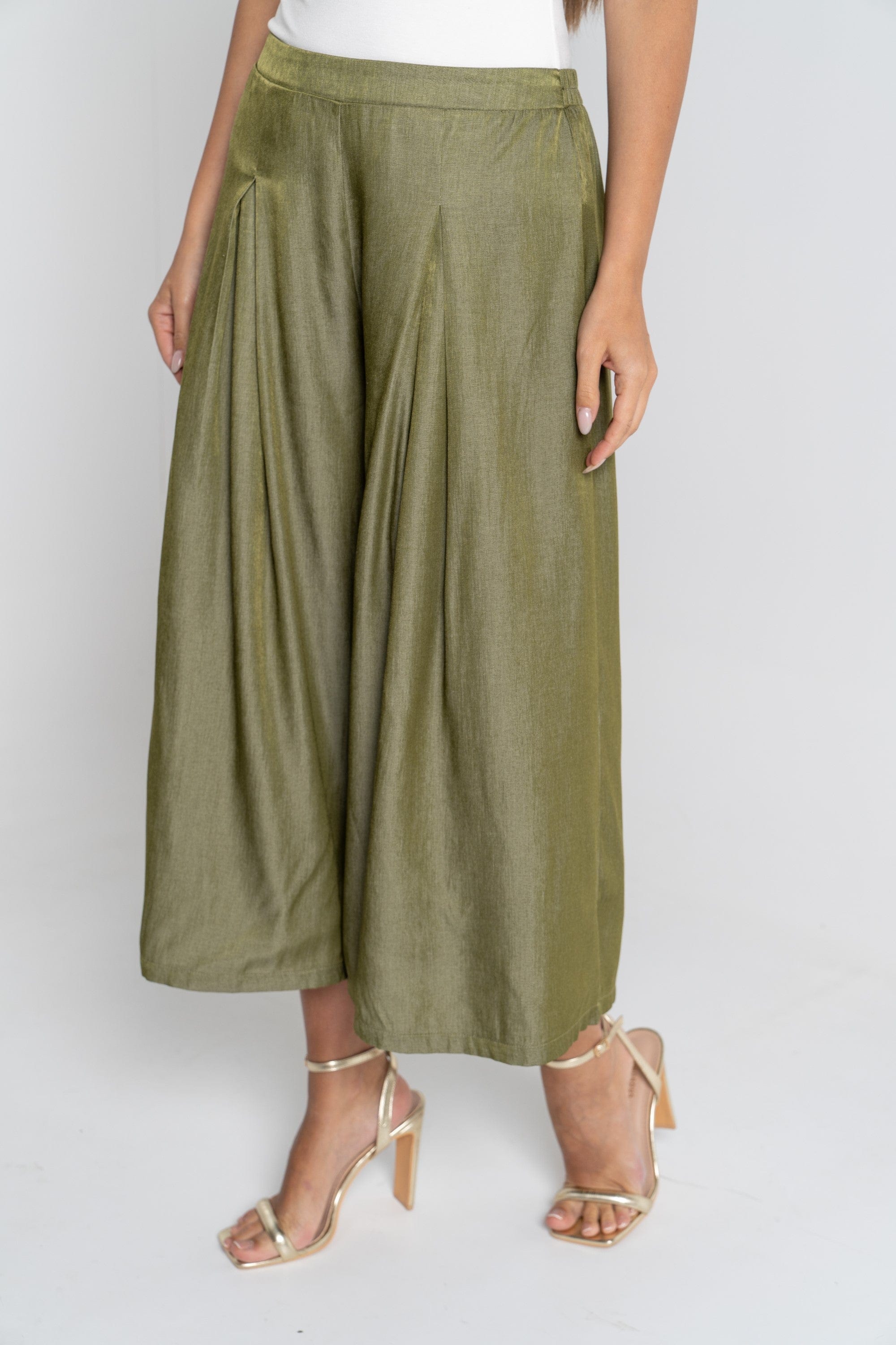 ميكا سروال 3/4 وسيع بكسرات