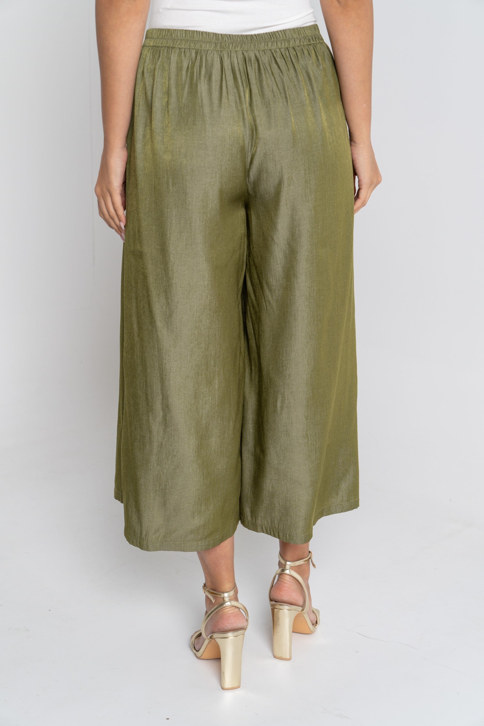 ميكا سروال 3/4 وسيع بكسرات