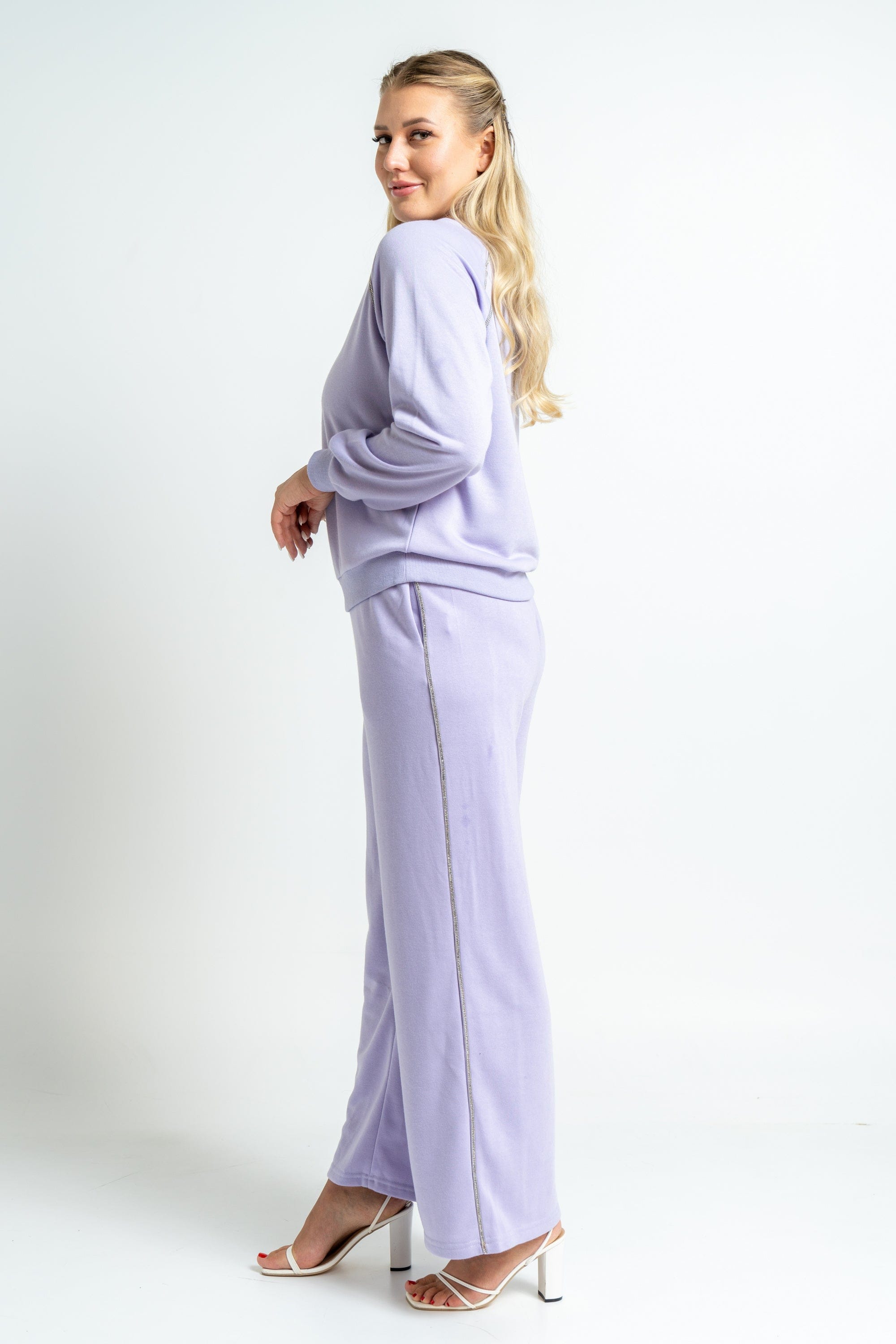 ميكا بلوزة بأكمام طويلة مطرزة