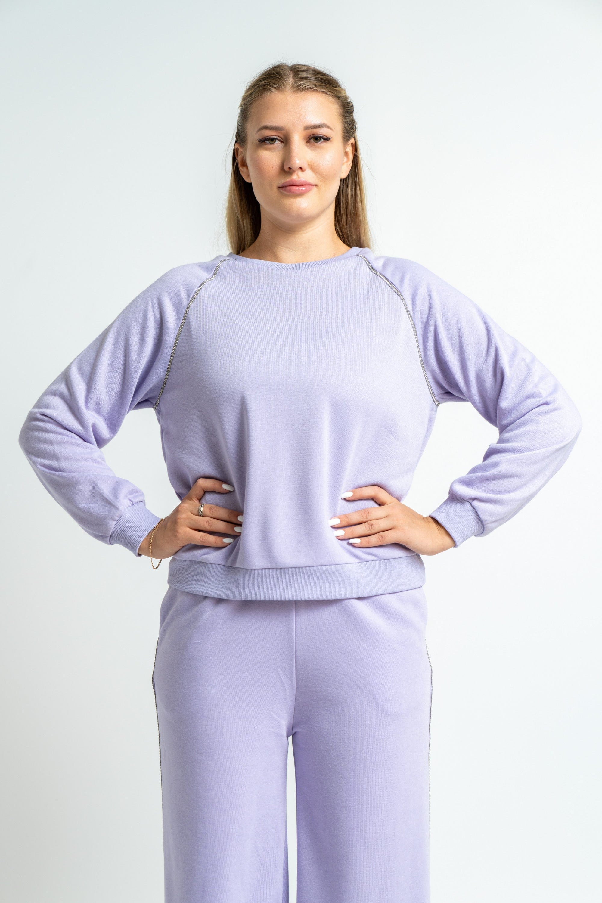 ميكا بلوزة بأكمام طويلة مطرزة