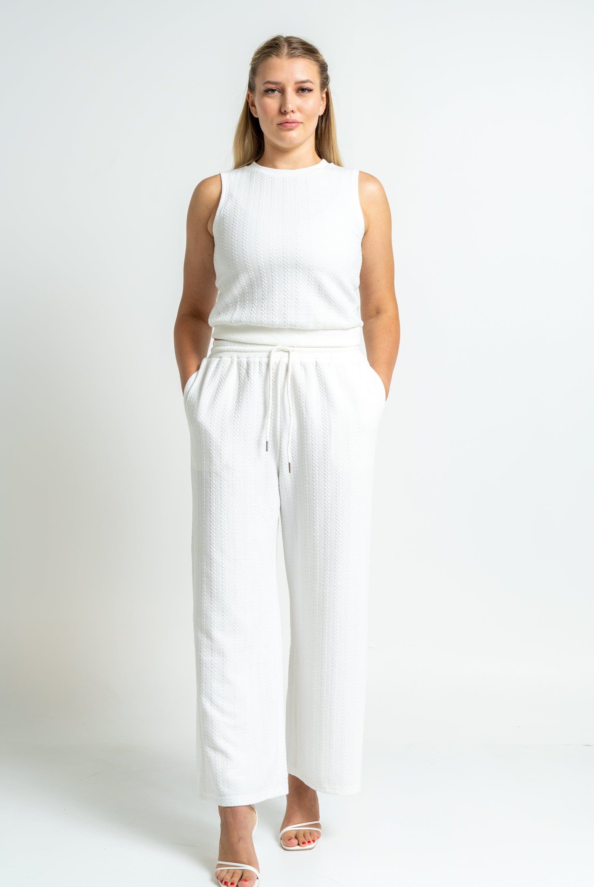 ميكا توب بدون أكمام سادة منسوج