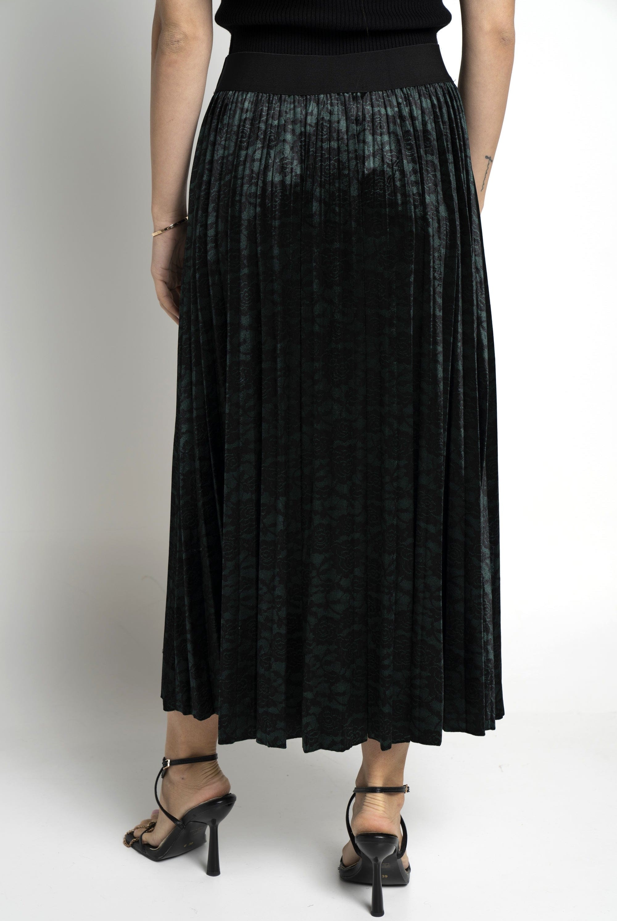 ميكا جيبة ميدي بليسية مطرزة